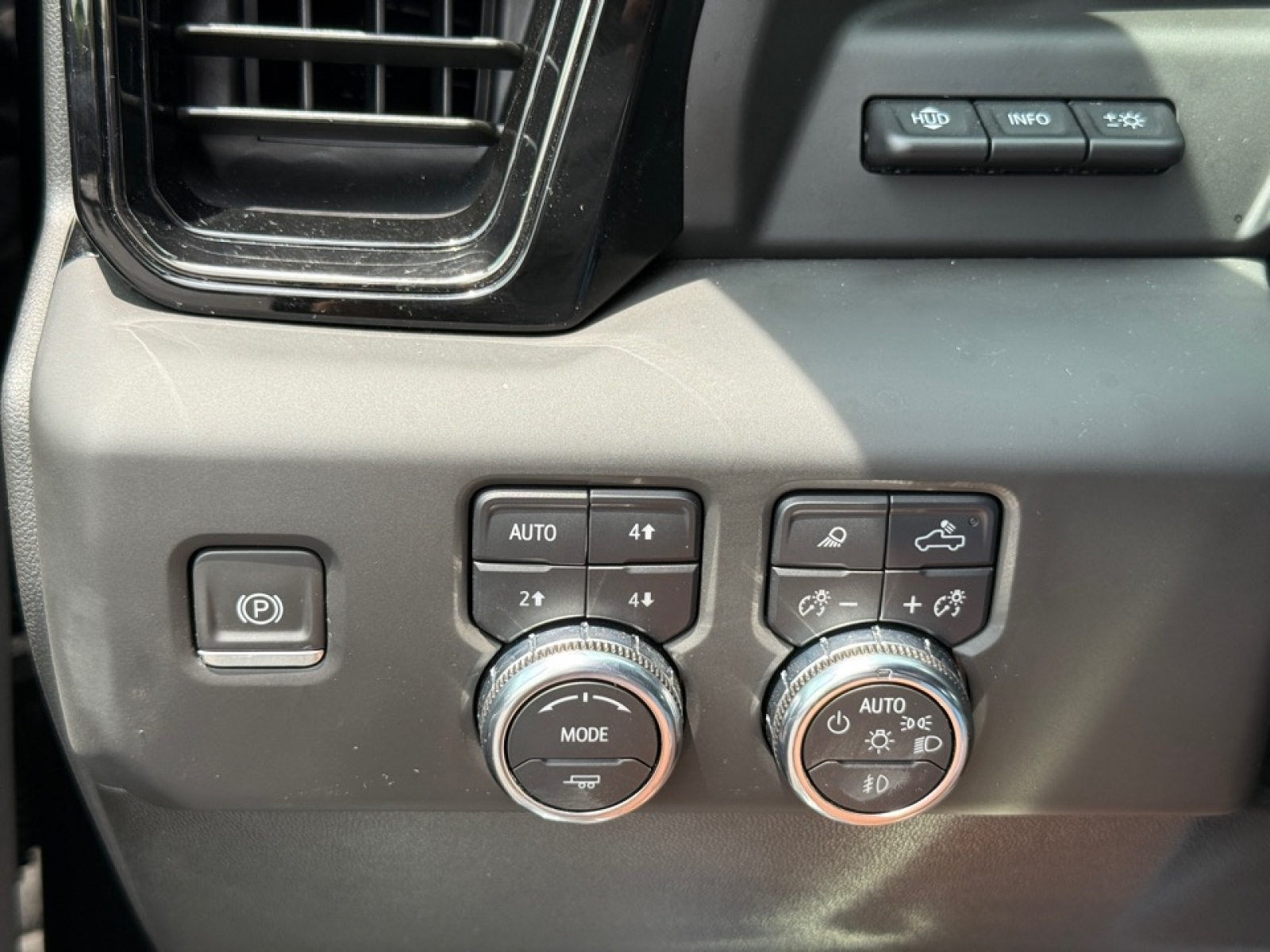 2024 GMC Sierra 2500HD 4WD Crew Cab Standard Bed AT4, 38446, Photo