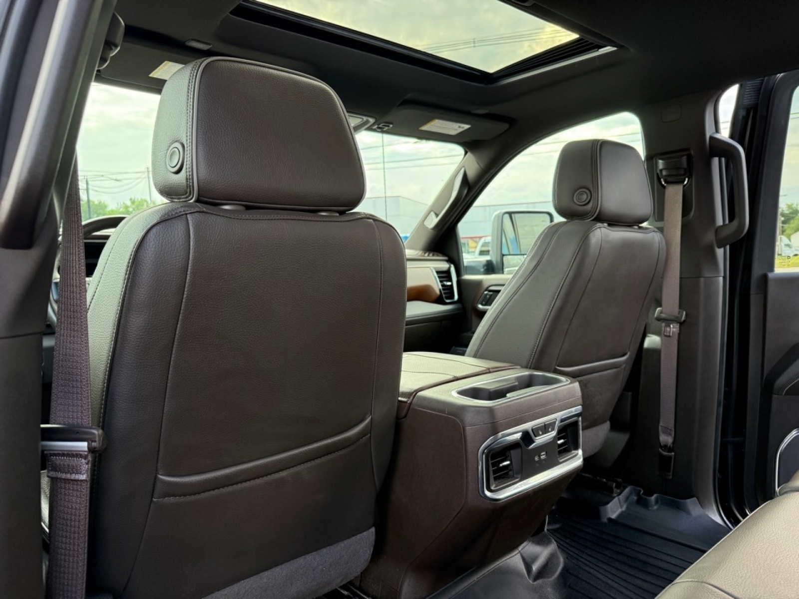 2024 Gmc Sierra HD Denali photo 18