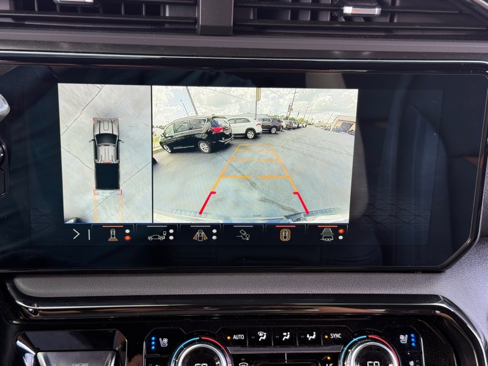 2024 GMC Sierra 2500HD 4WD Crew Cab Standard Bed AT4, 38884, Photo