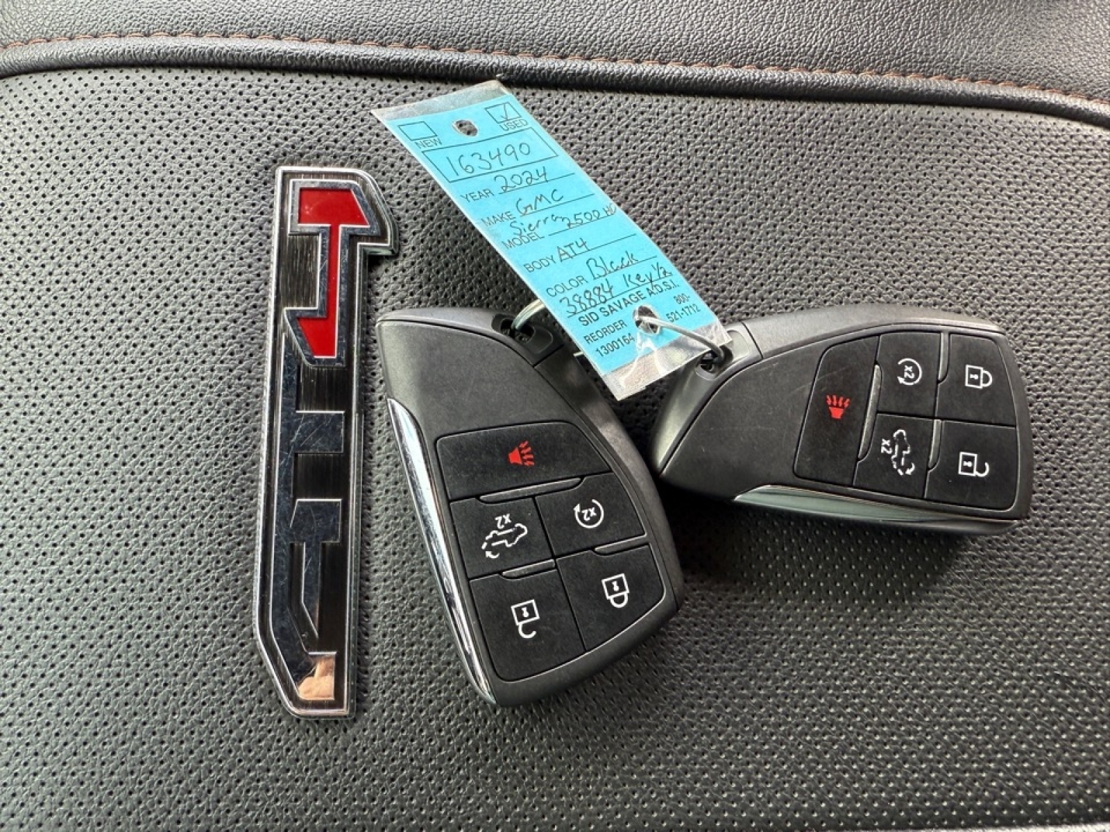 2024 GMC Sierra 2500HD 4WD Crew Cab Standard Bed AT4, 38884, Photo