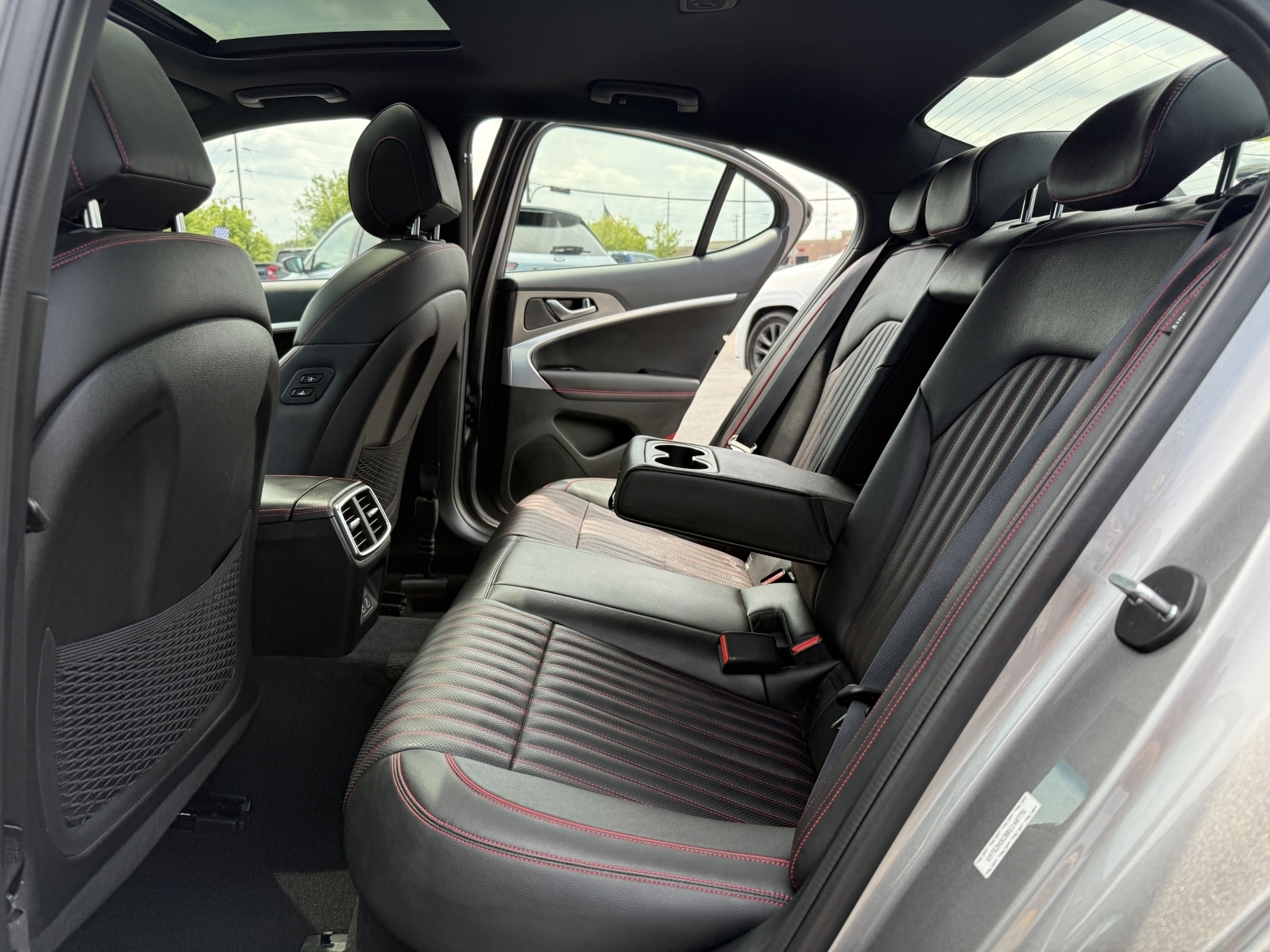 2024 Genesis G70 2.5T photo 16