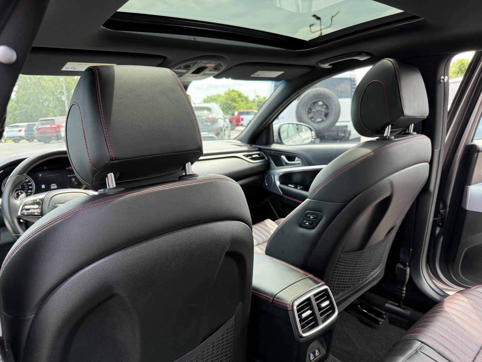 2024 Genesis G70 2.5T photo 18