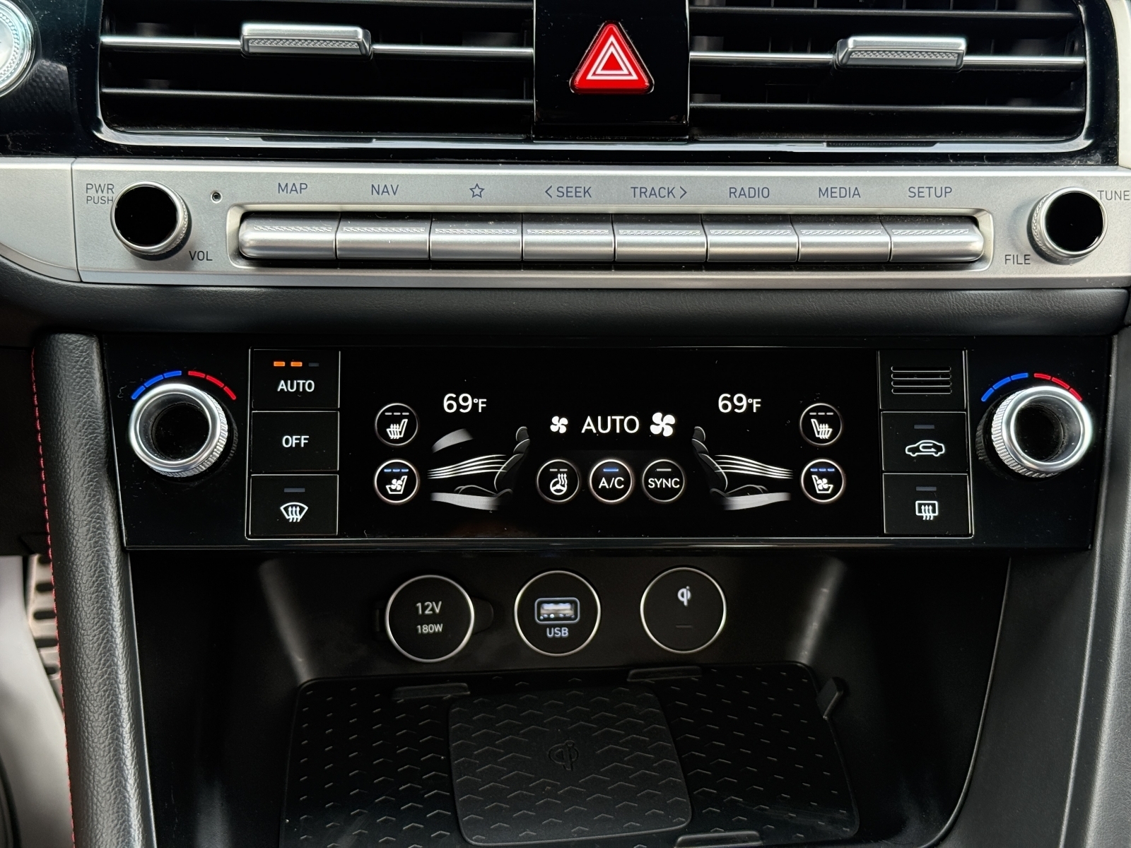 2024 Genesis G70 2.5T photo 34