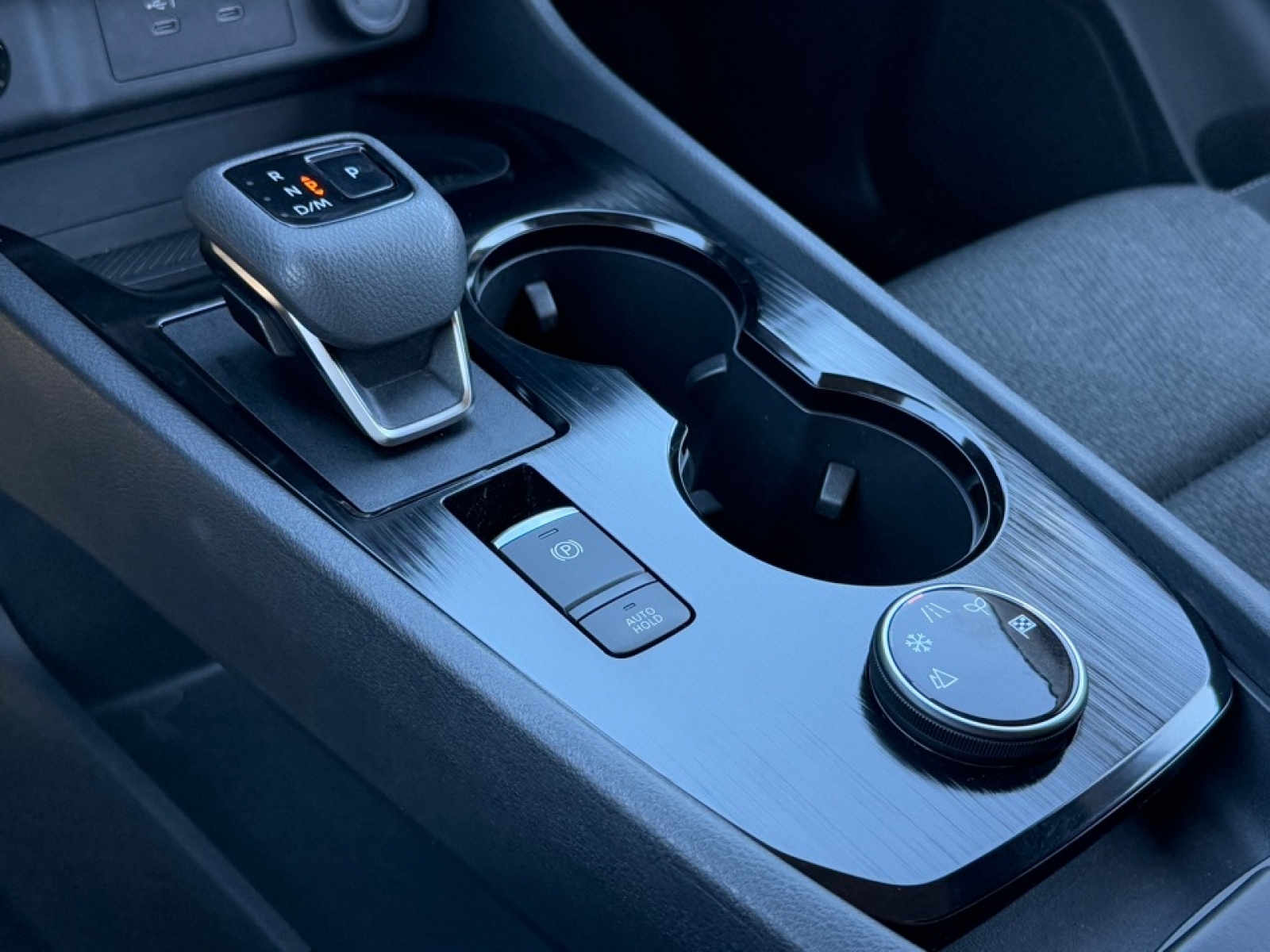 2024 Nissan Rogue SV Intelligent AWD, 39068, Photo