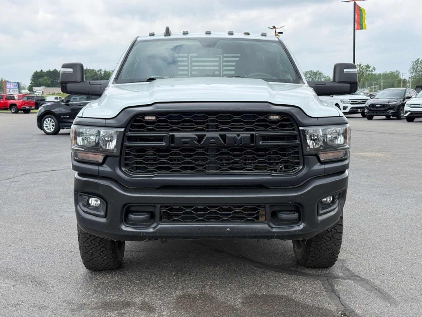 View vehicle photo 3
