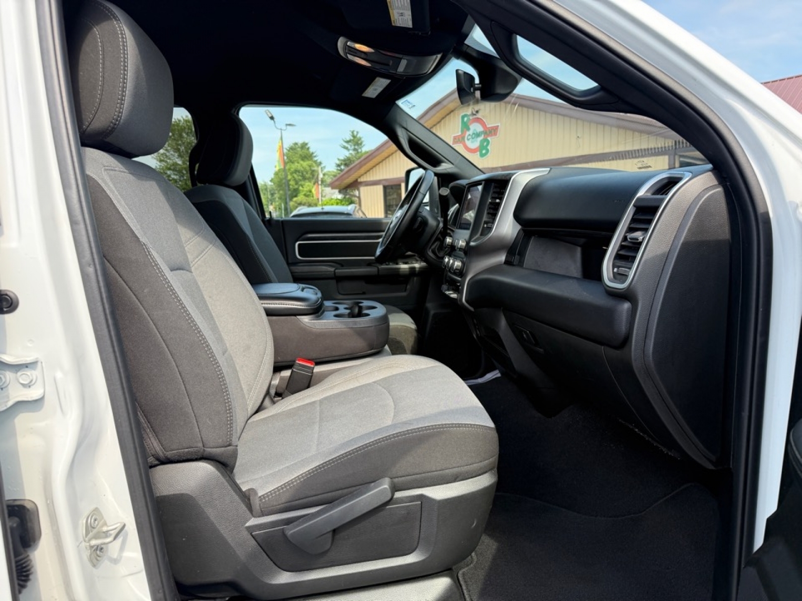 2024 Ram 3500 Big Horn Crew Cab 4x4 8' Box, 38646, Photo