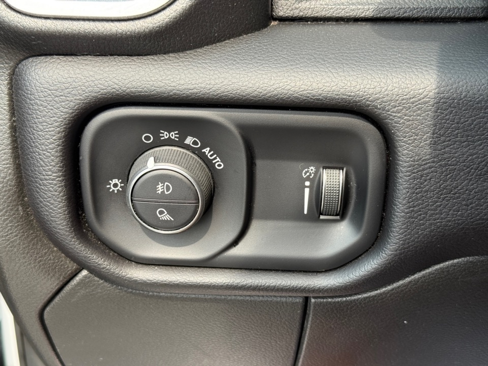 2024 Ram 3500 Big Horn Crew Cab 4x4 8' Box, 38646, Photo