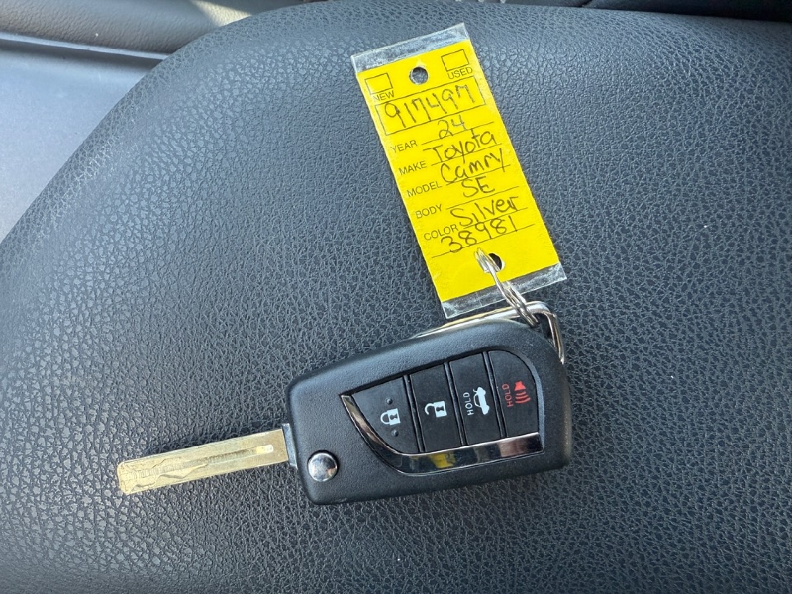 2024 Toyota Camry SE, 38981, Photo