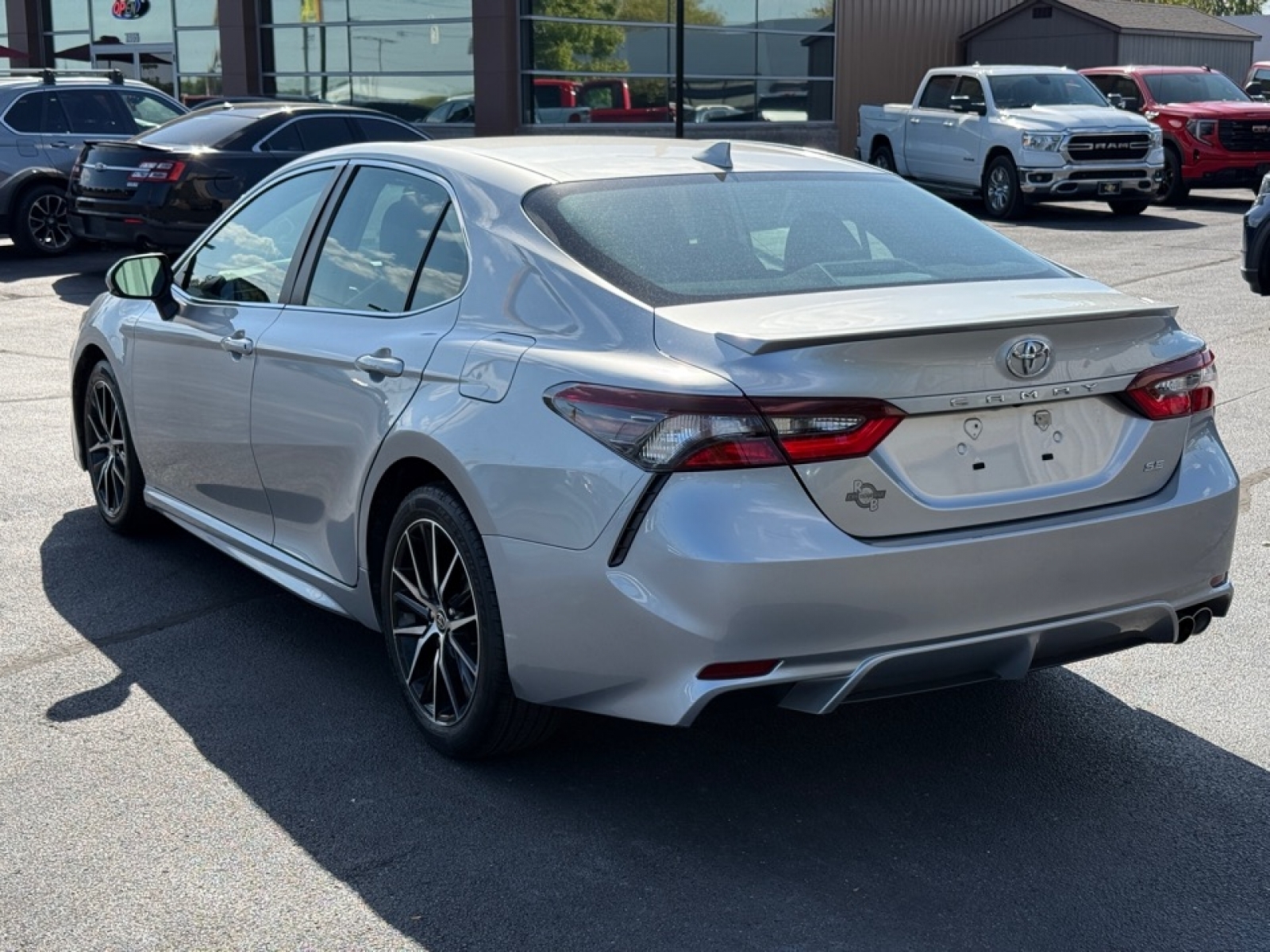 2024 Toyota Camry SE, 38981, Photo