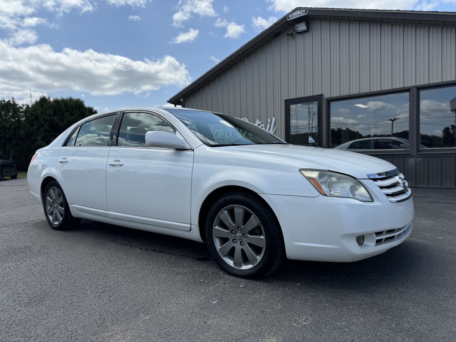 2005 Toyota Avalon XL, W2676, Photo 1