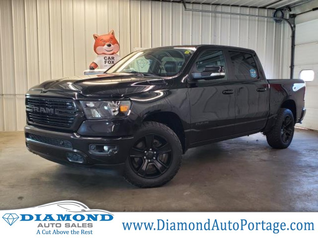 2020 Chevrolet Silverado 1500 4WD Crew Cab Short Bed Custom, 3573, Photo 1