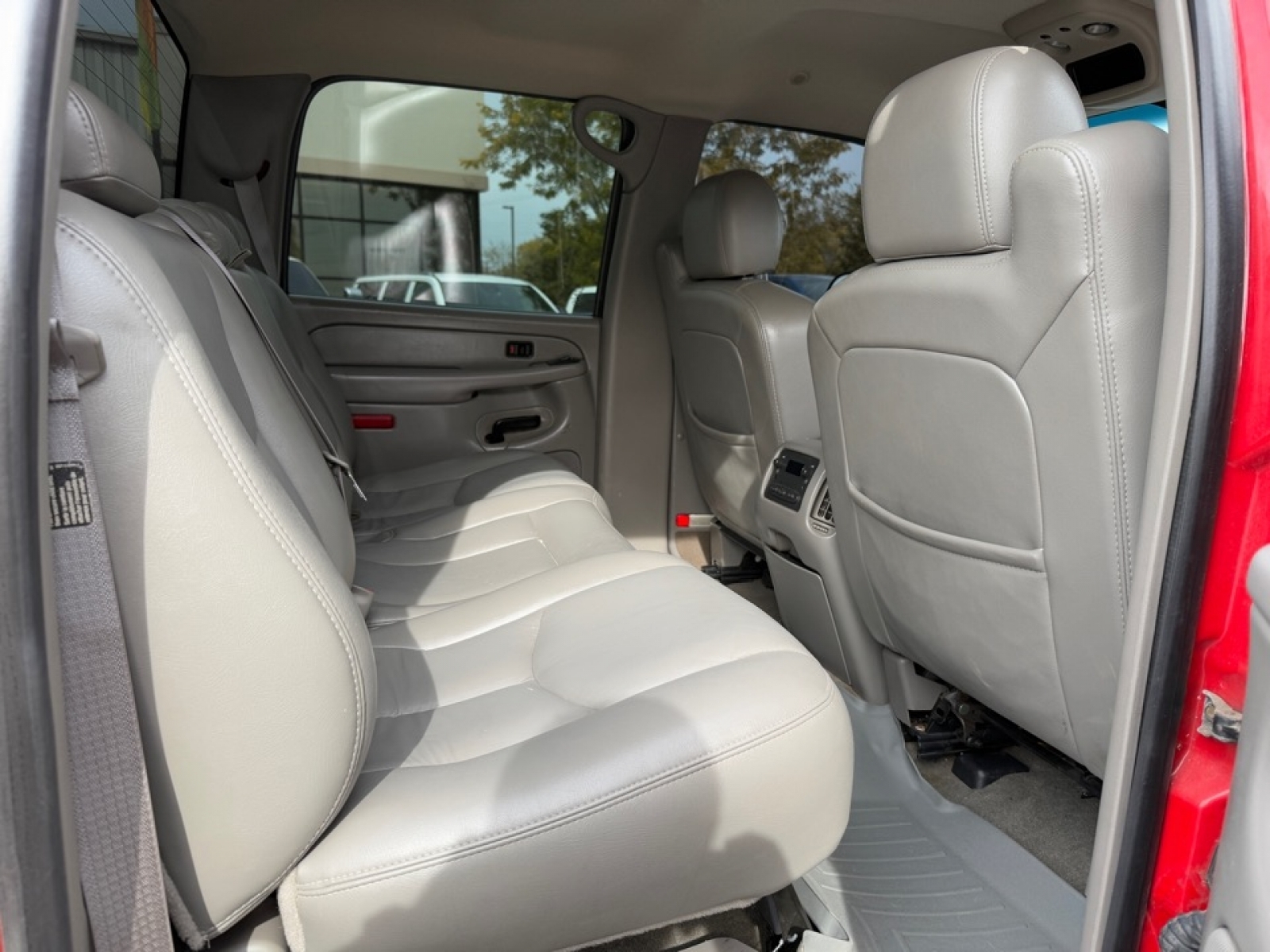 2005 GMC Sierra 2500HD SLT, 38630A, Photo