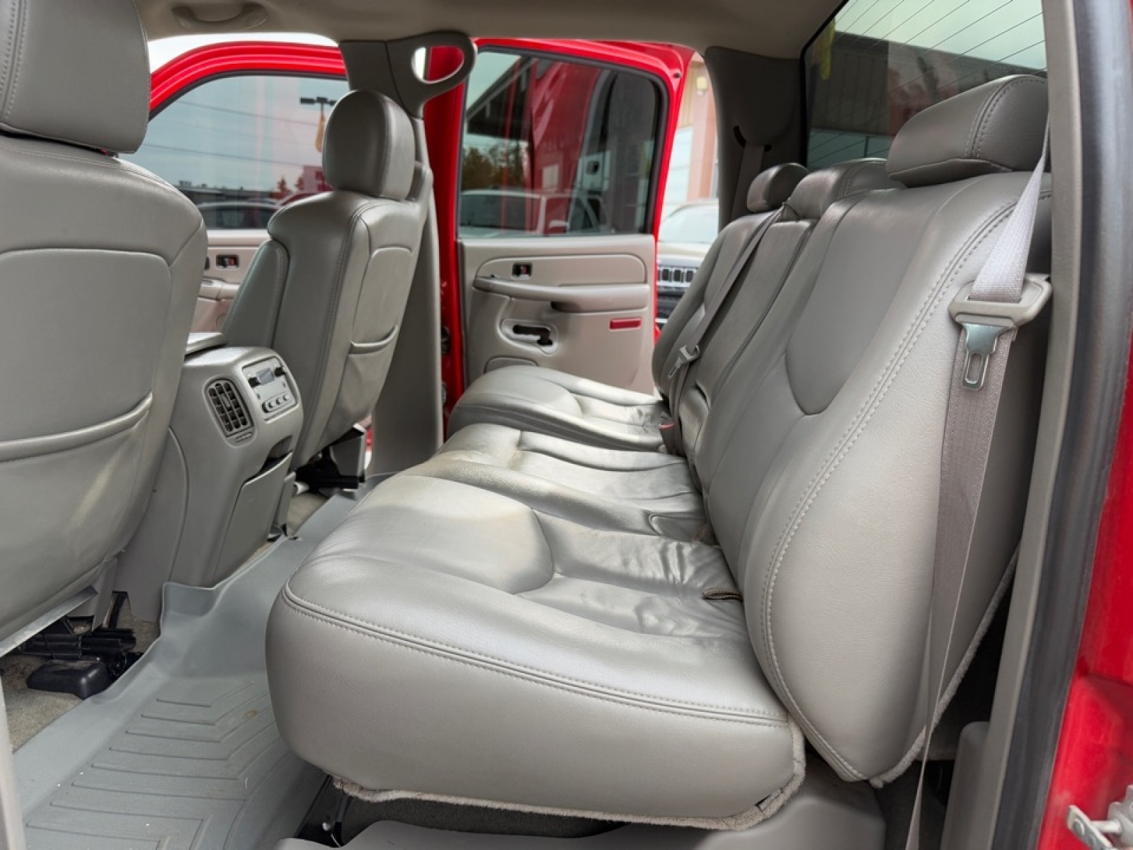 2005 GMC Sierra 2500HD SLT, 38630A, Photo