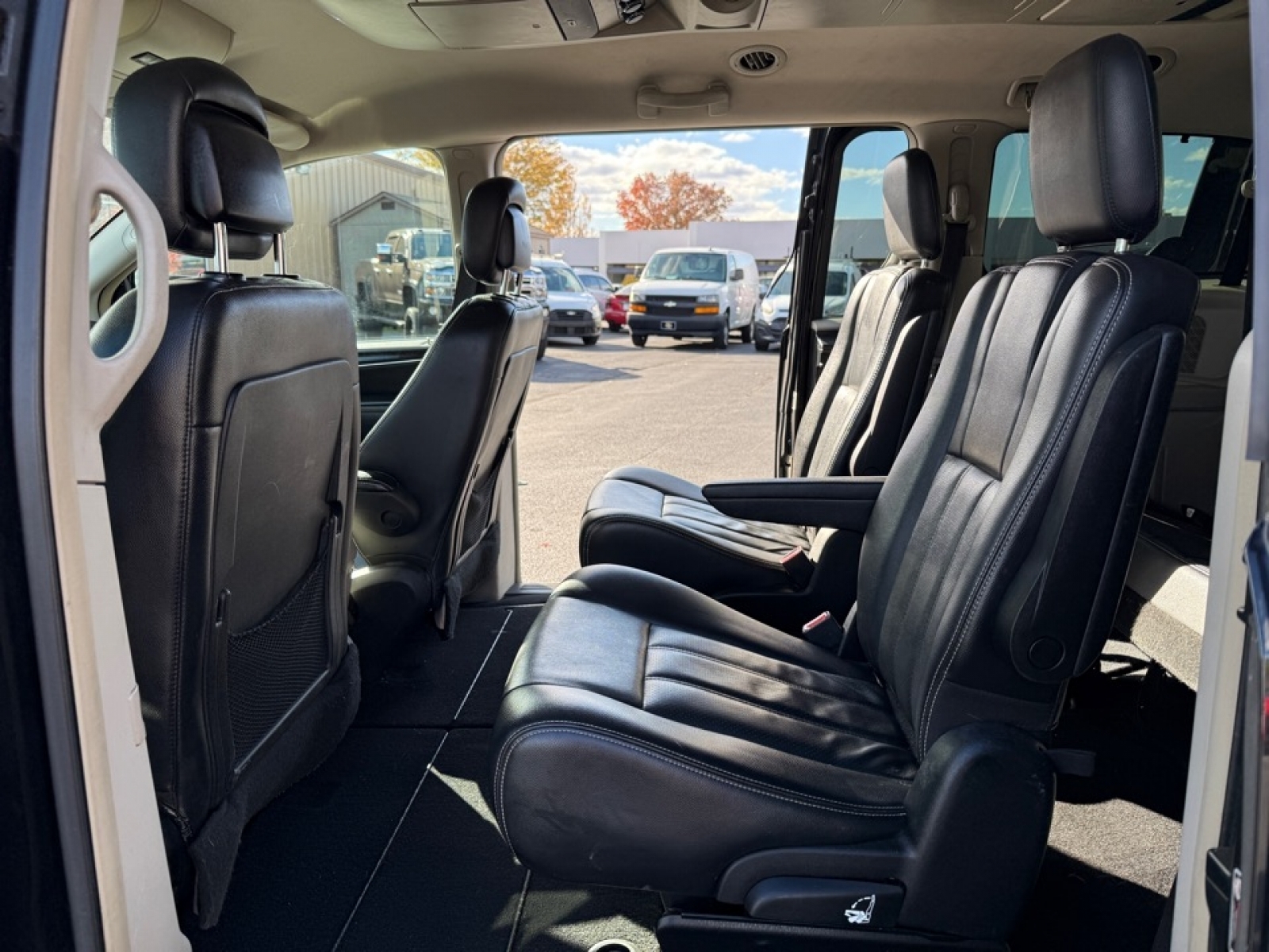 2012 Chrysler Town & Country Touring-L, 37654A, Photo
