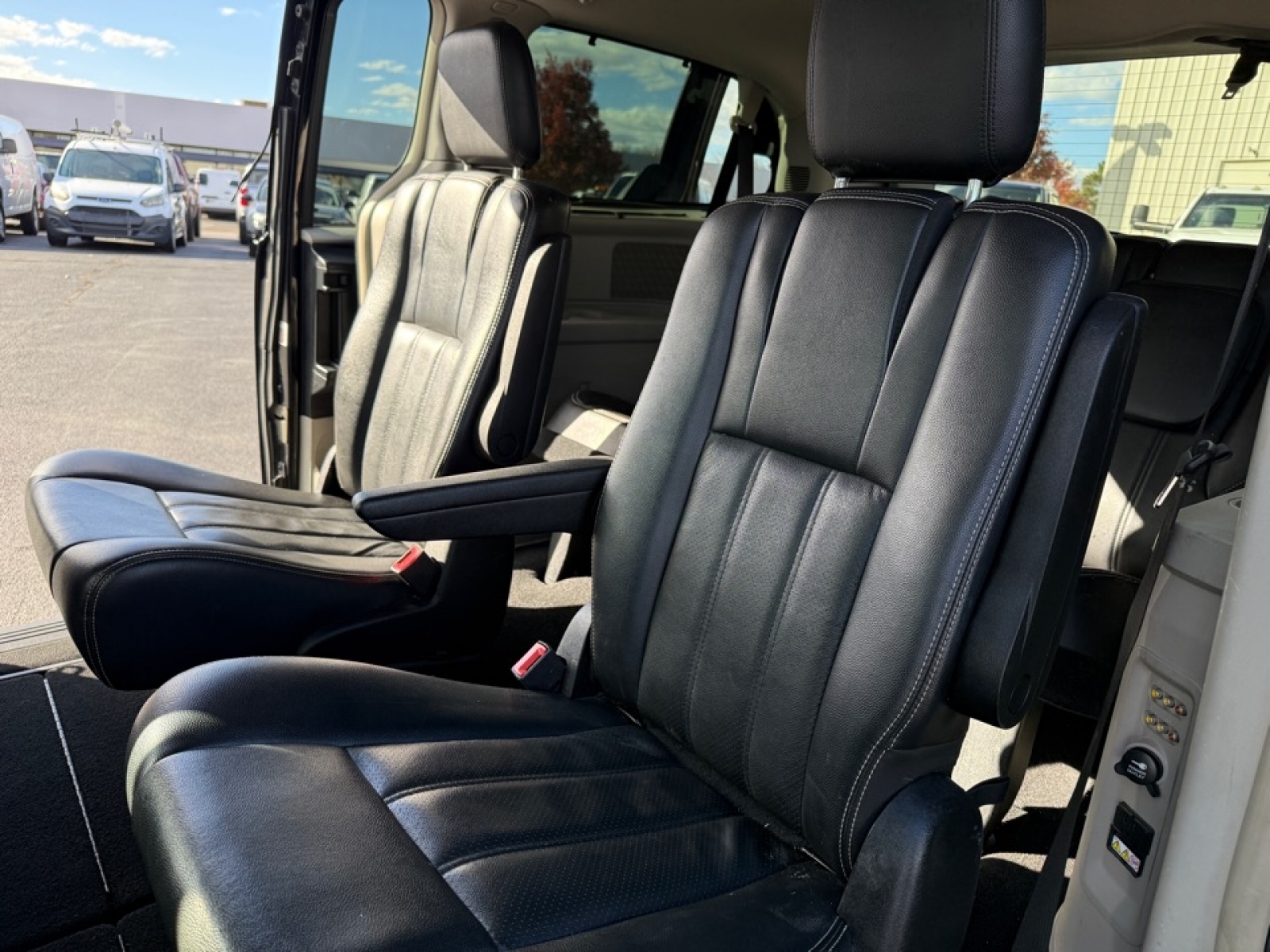 2012 Chrysler Town & Country Touring-L, 37654A, Photo