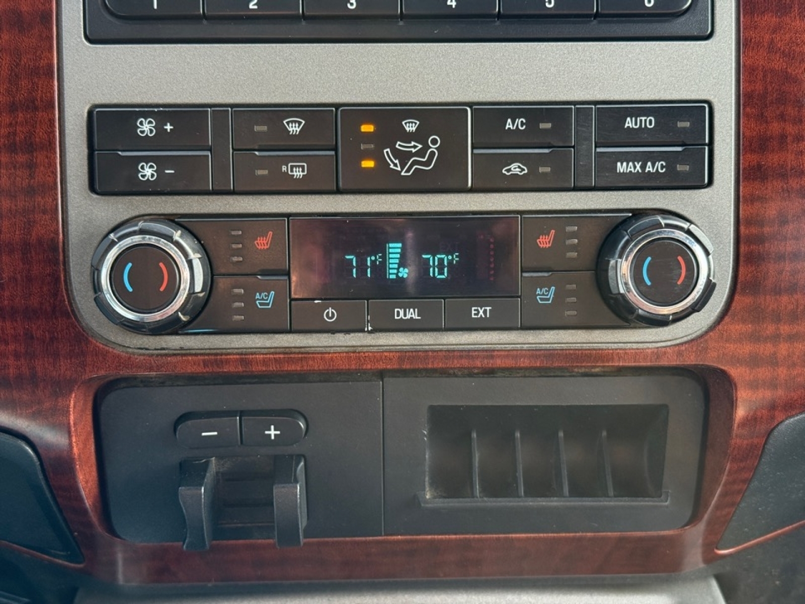 2012 Ford F-250 LARIAT, 38606C, Photo