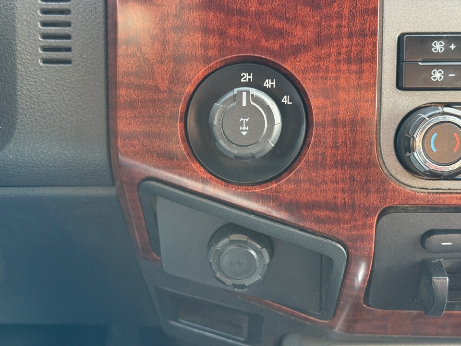 2012 Ford F-250 LARIAT, 38606C, Photo