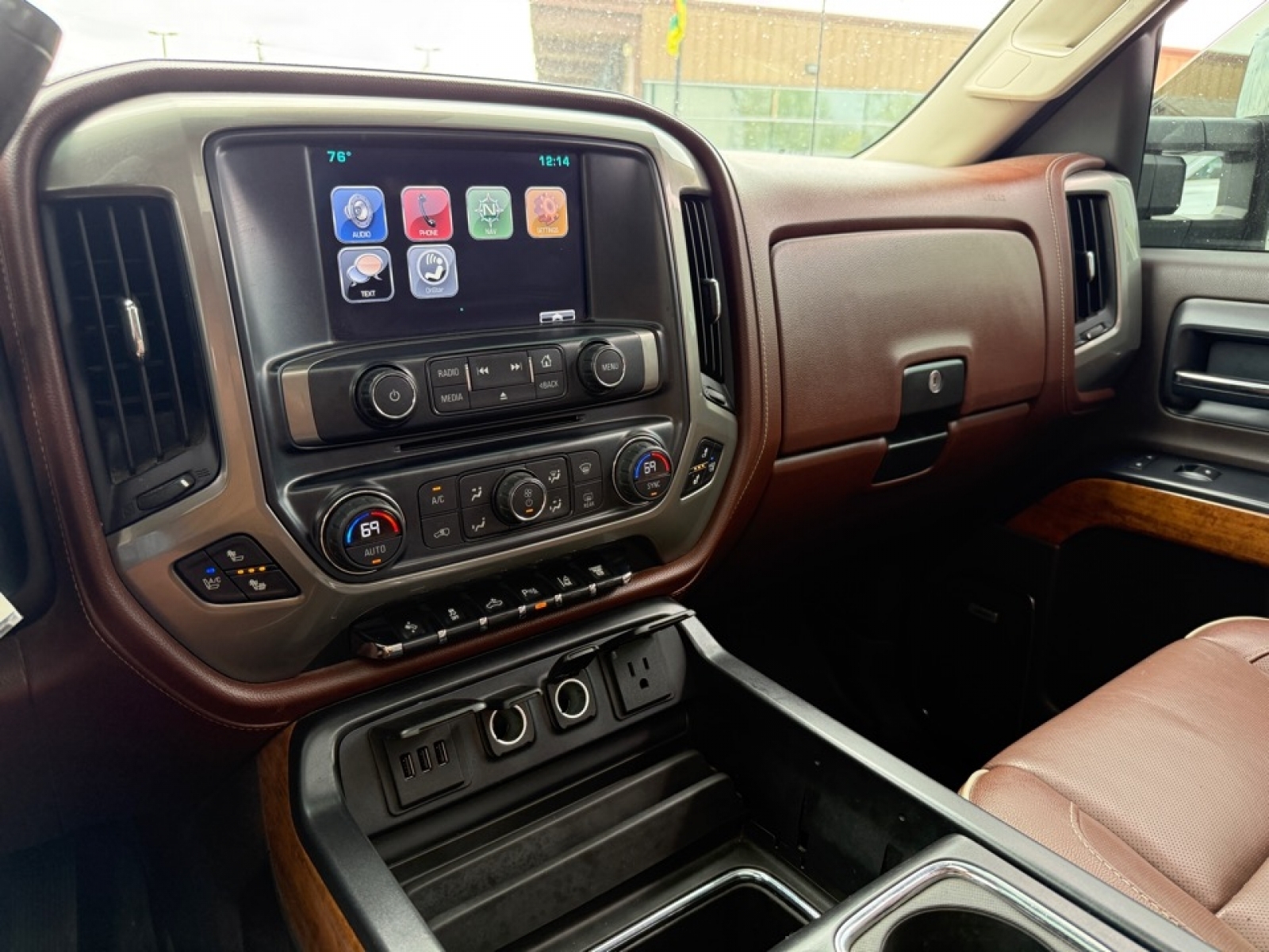 2015 Chevrolet Silverado 2500HD High Country, 39718, Photo