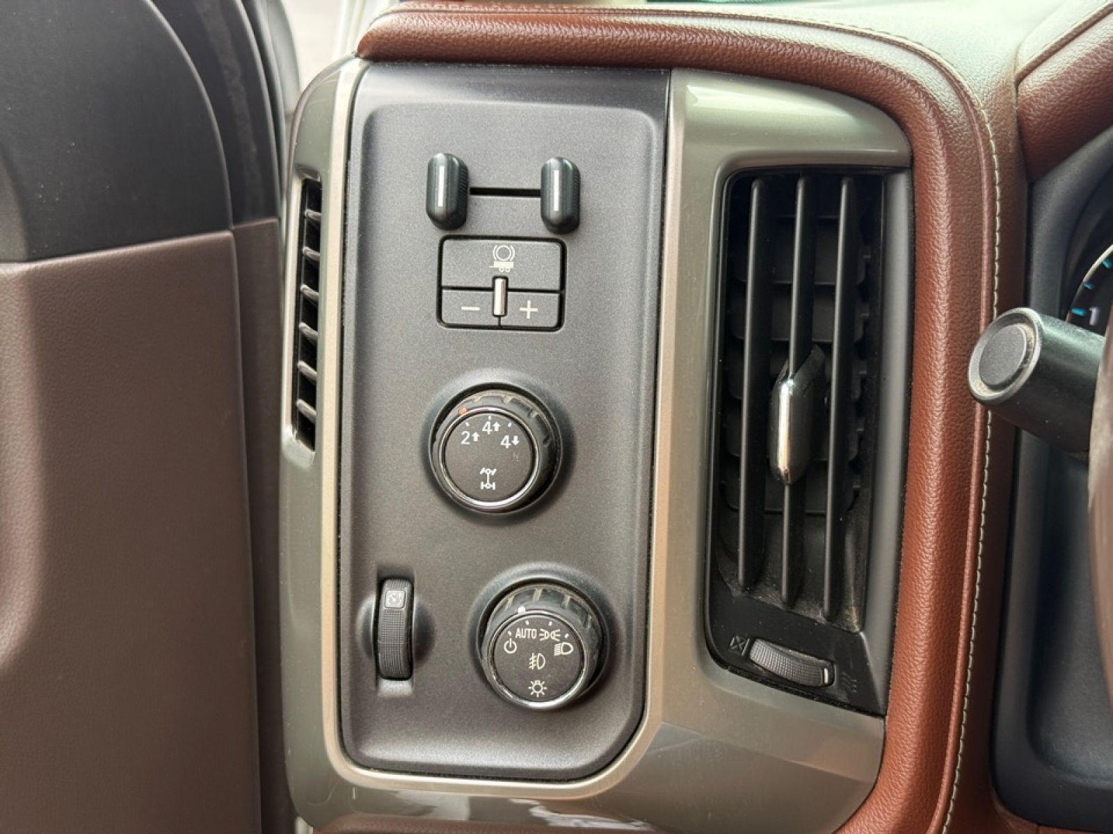 2015 Chevrolet Silverado 2500HD High Country, 39718, Photo