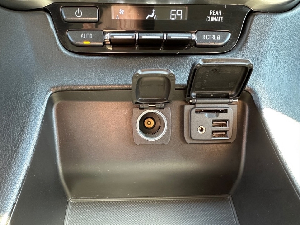 2015 Chevrolet Suburban LS, 39165A, Photo