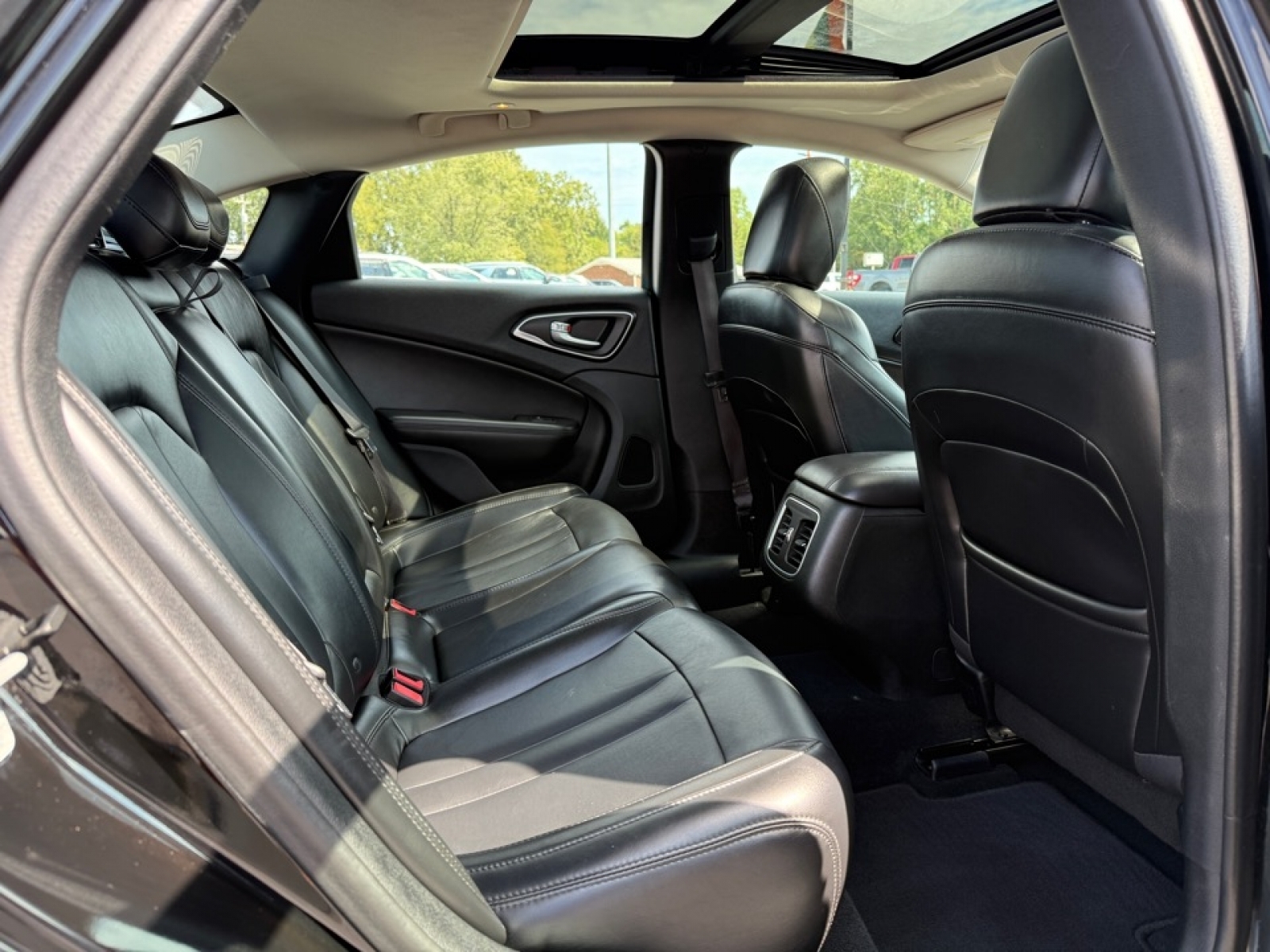 2015 Chrysler 200 C photo 12