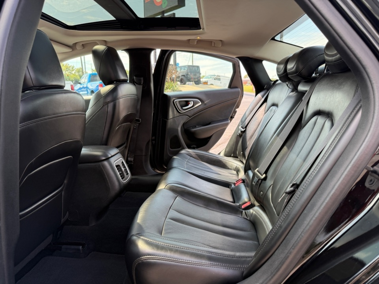 2015 Chrysler 200 C photo 16