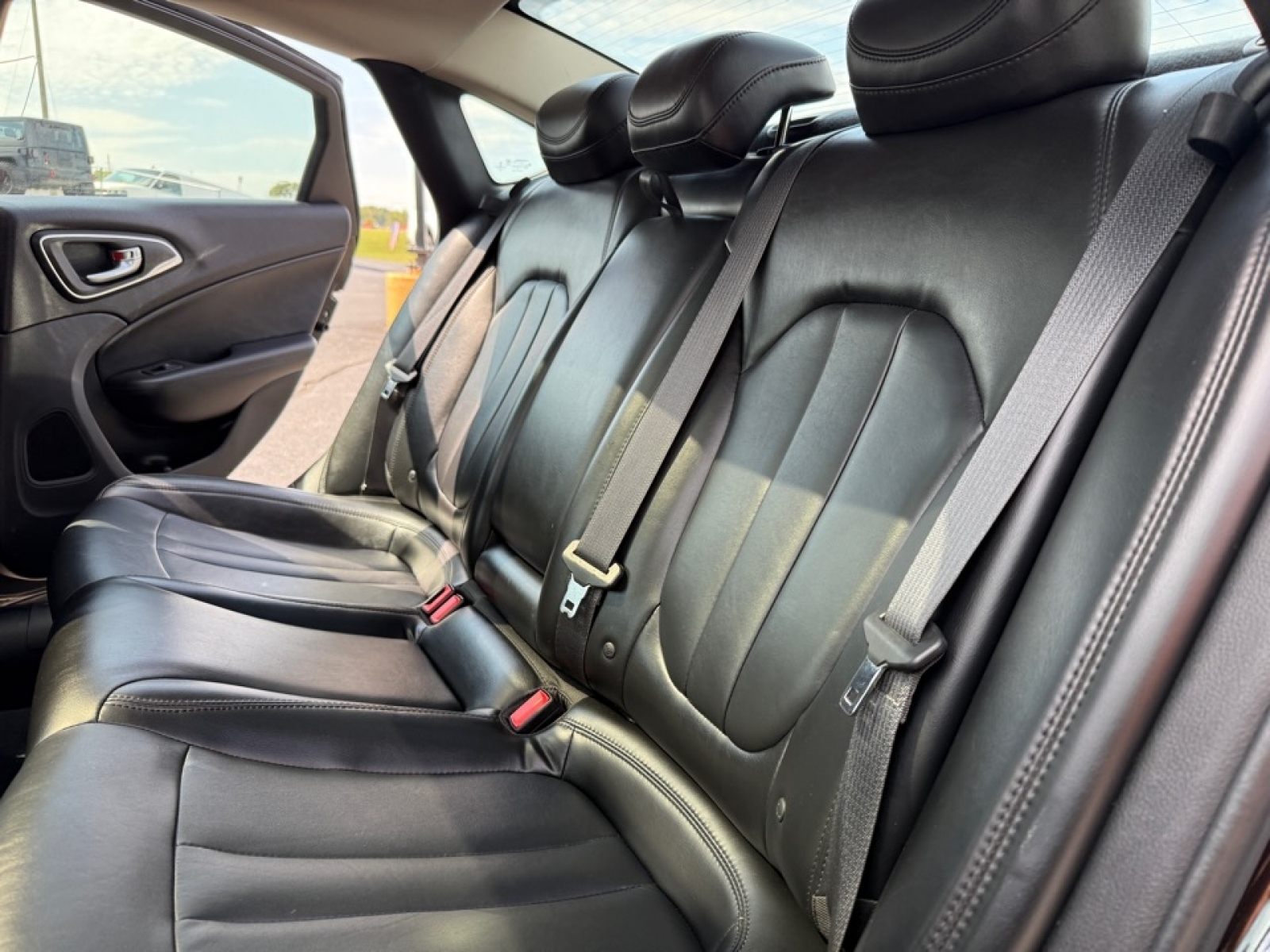 2015 Chrysler 200 C photo 17