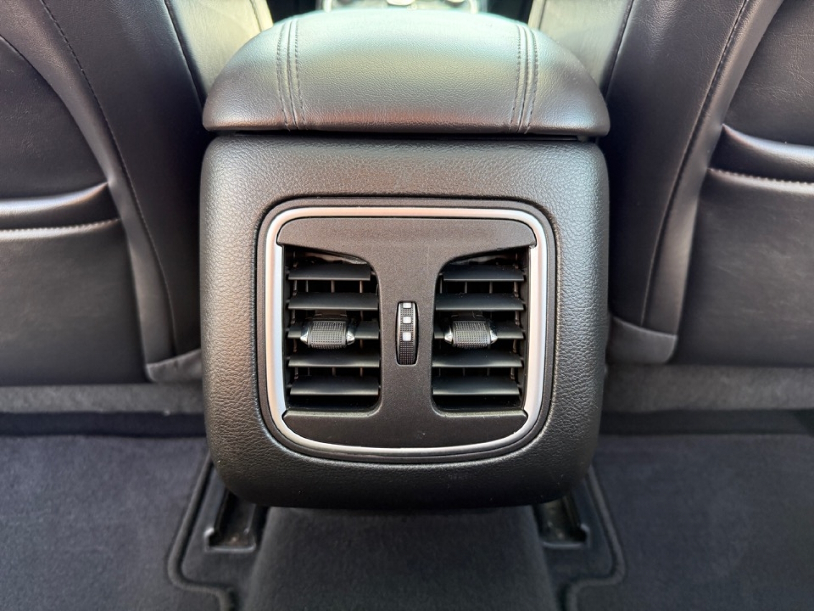 2015 Chrysler 200 C photo 19