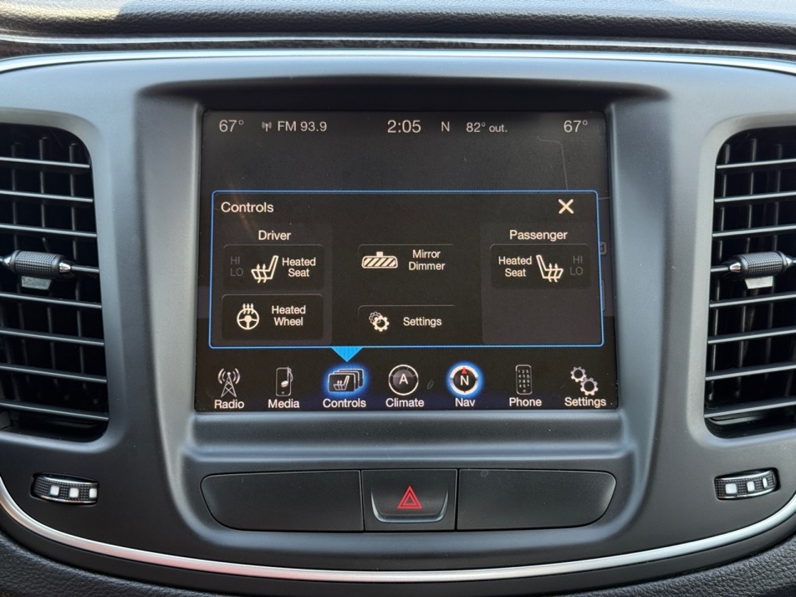2015 Chrysler 200 C photo 34