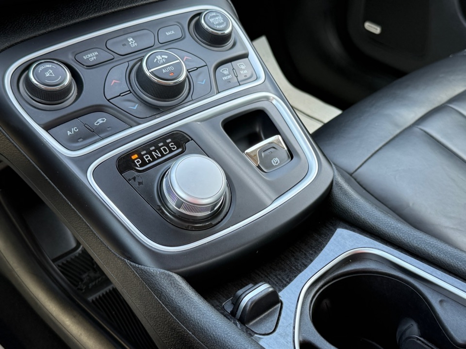 2015 Chrysler 200 C photo 36