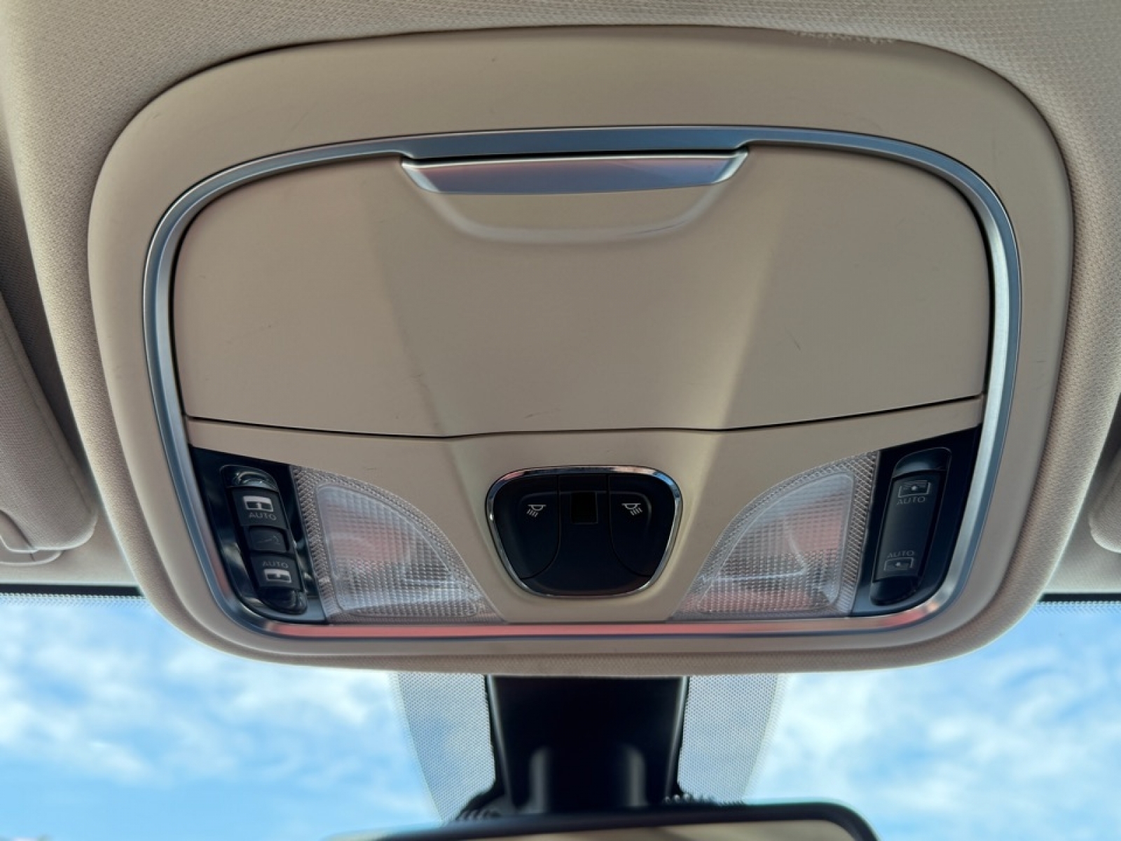 2015 Chrysler 200 C photo 38