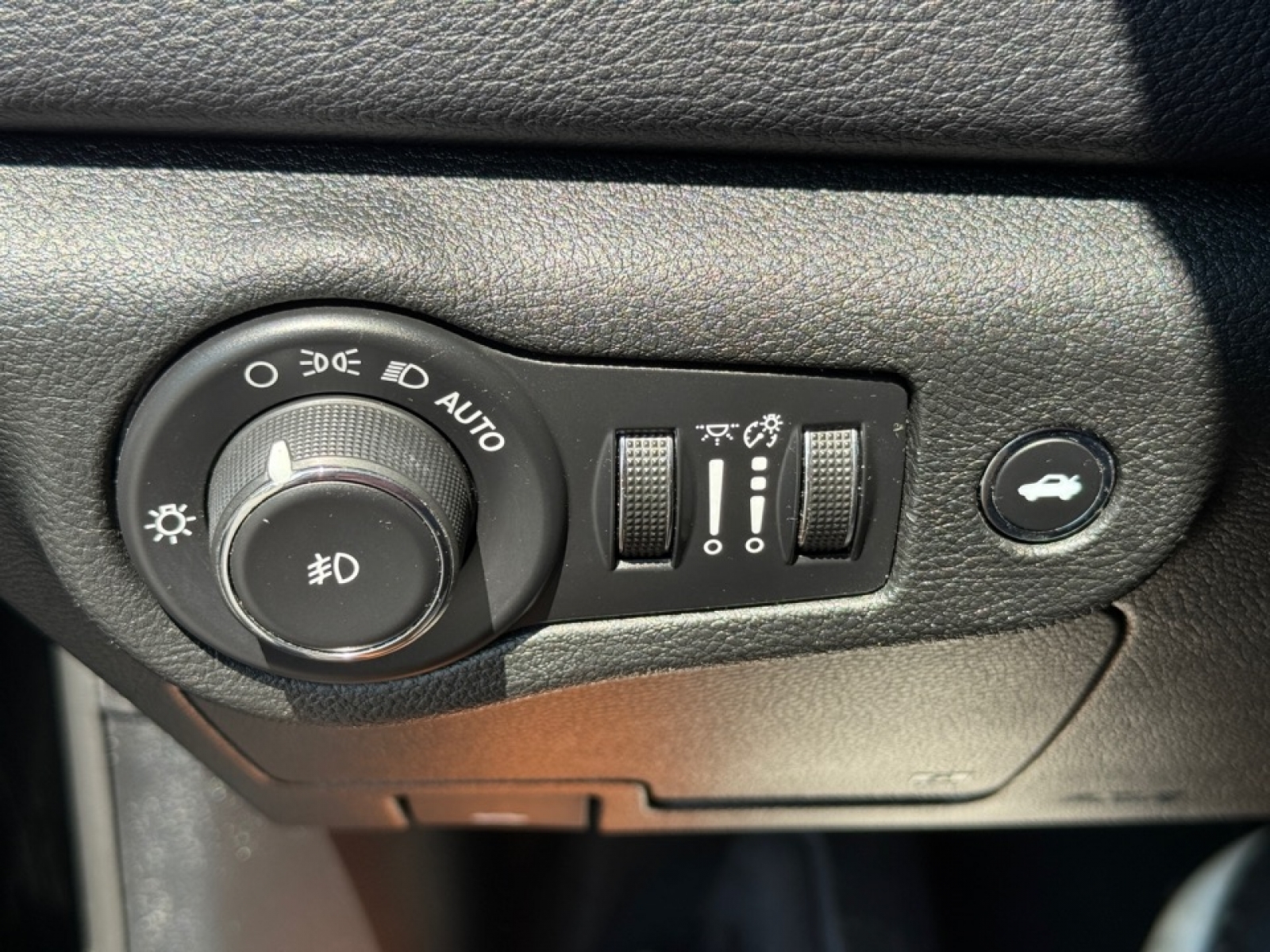 2015 Chrysler 200 C photo 39