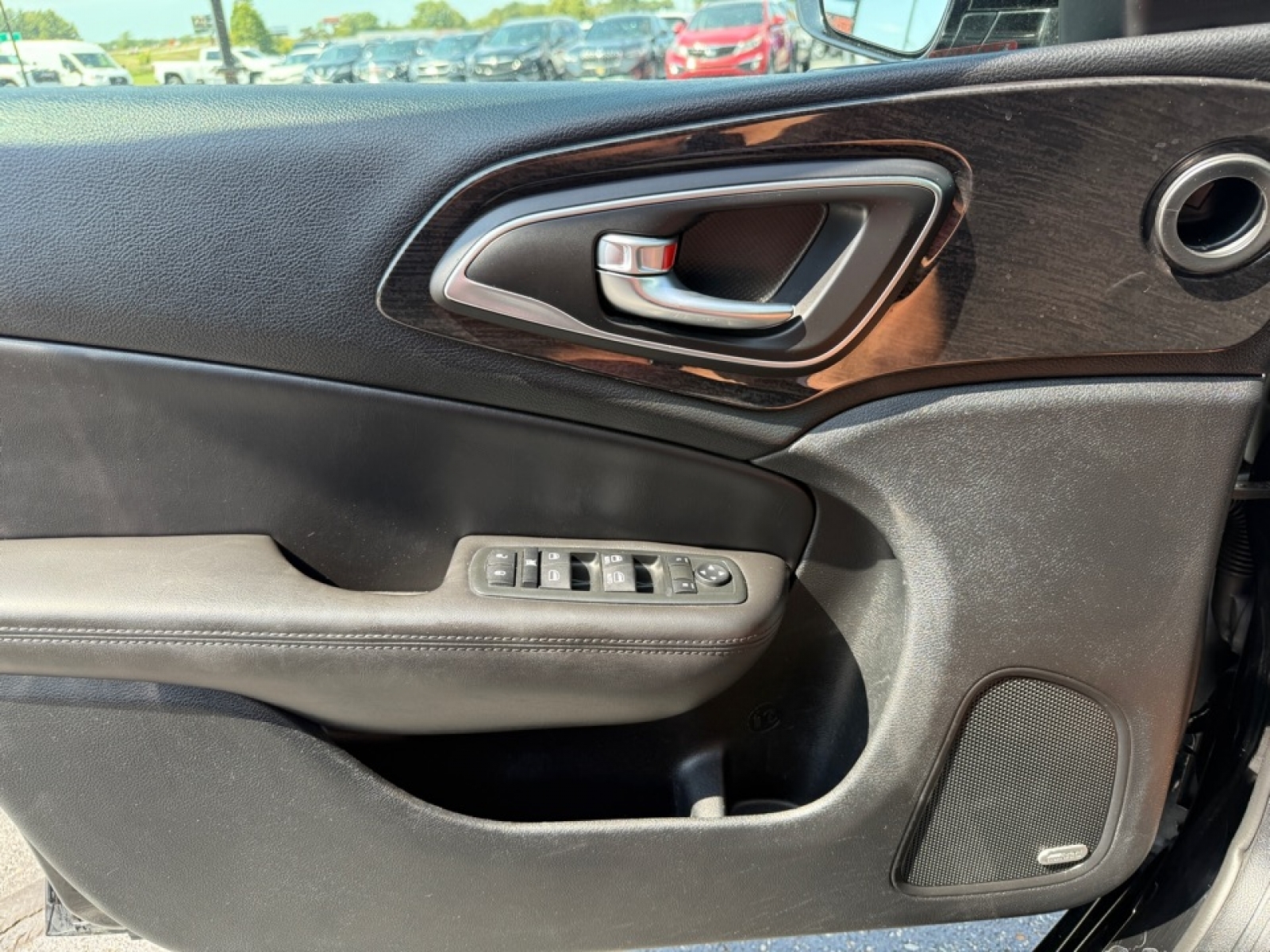 2015 Chrysler 200 C photo 40
