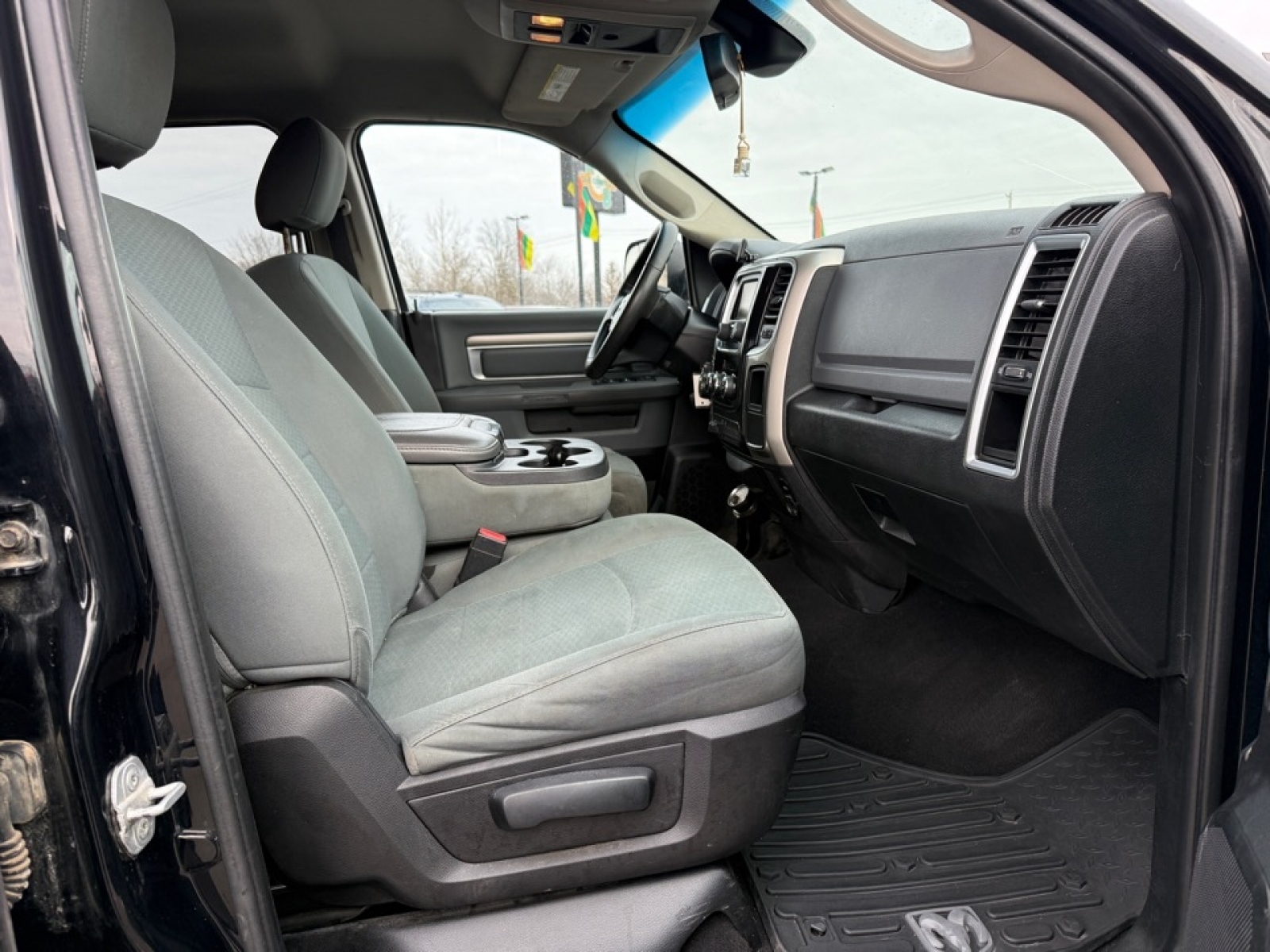 2015 Ram 1500 SLT, 39226A, Photo