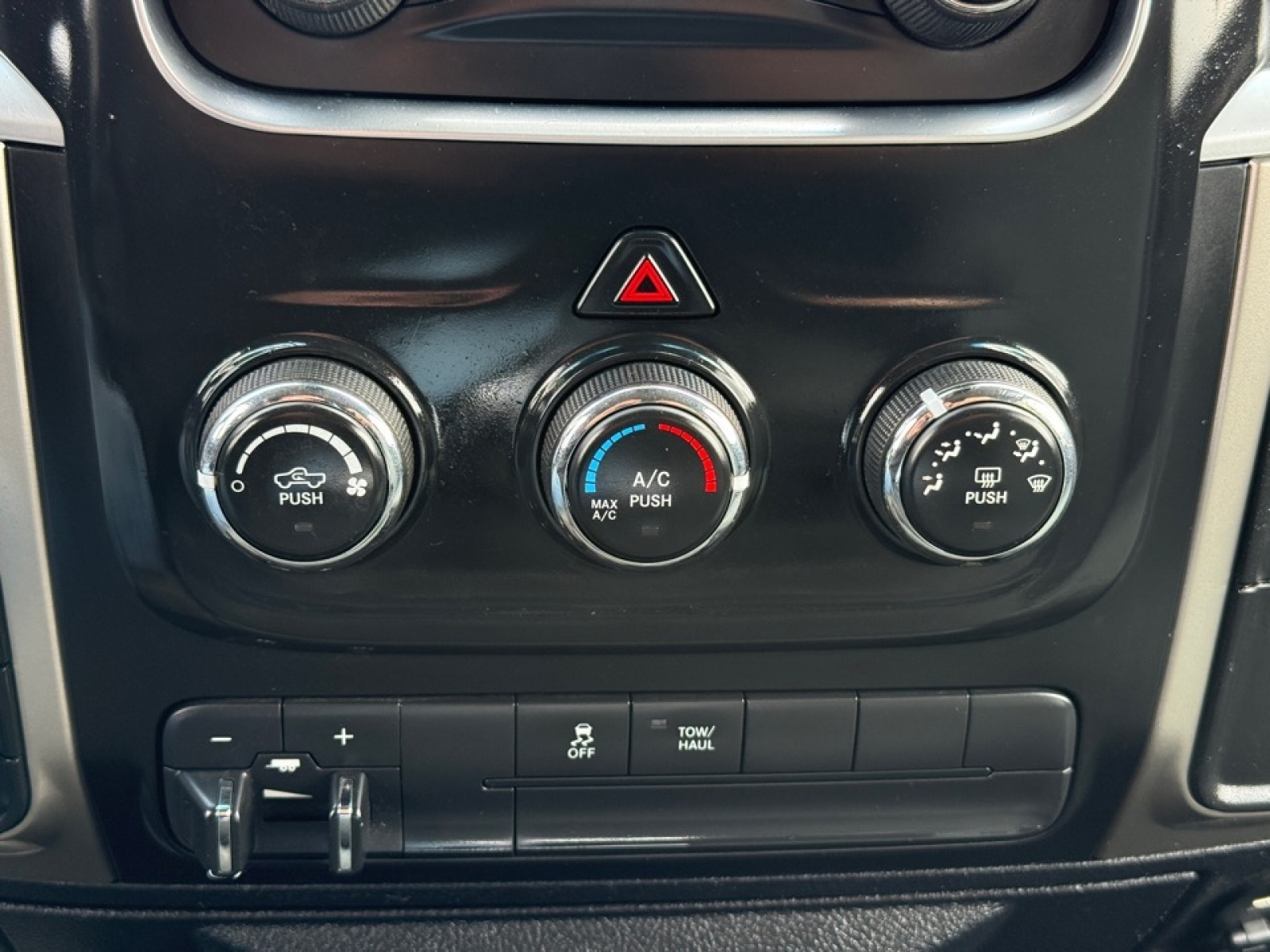 2015 Ram 1500 SLT, 39226A, Photo