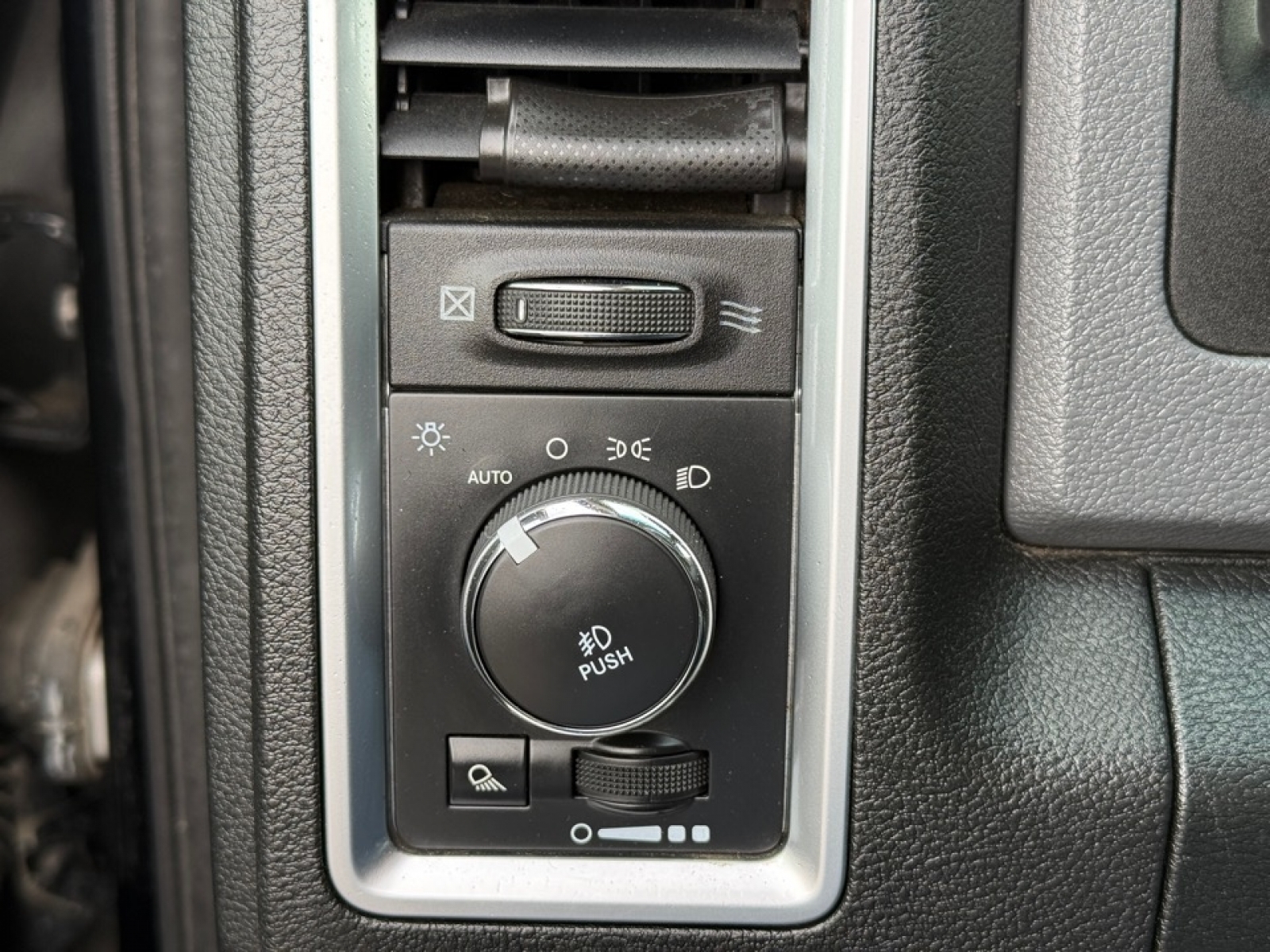 2015 Ram 1500 SLT, 39226A, Photo