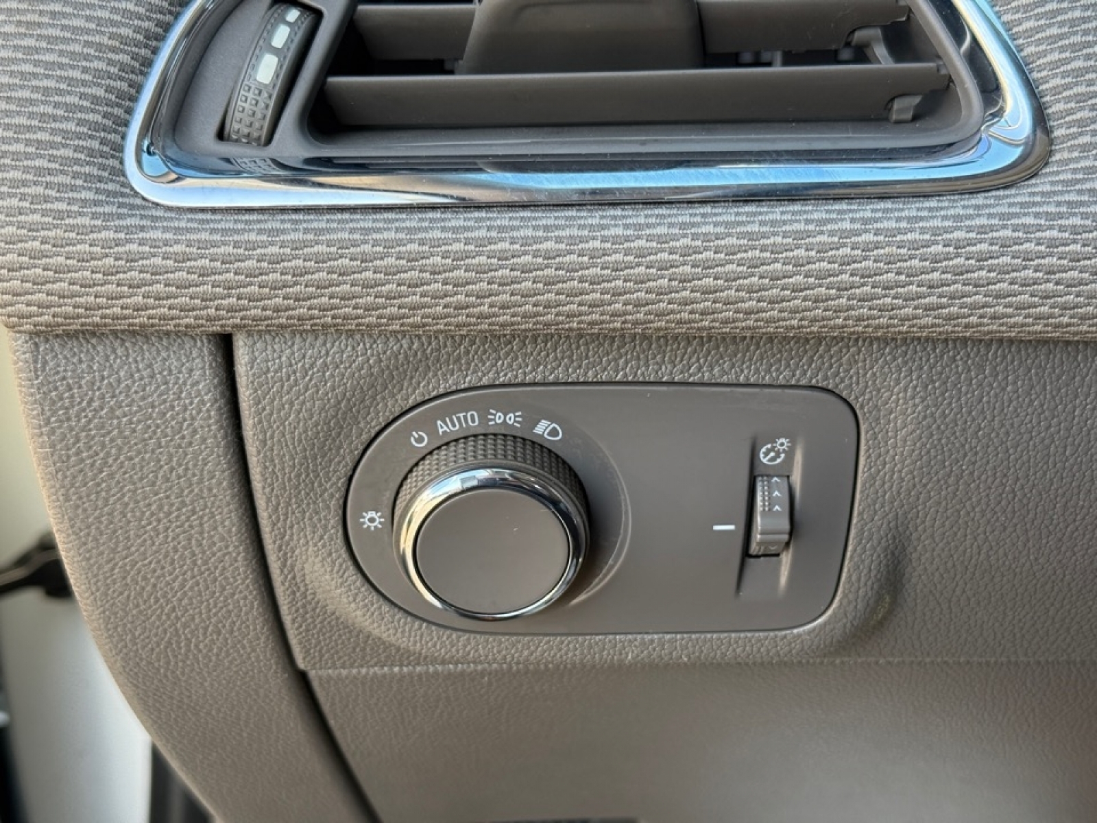 2016 Chevrolet Cruze LS Auto, 39192, Photo