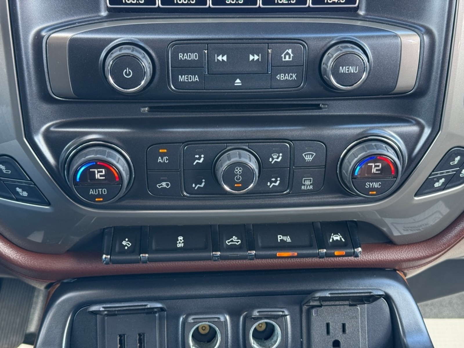 2016 Chevrolet Silverado 1500 High Country, 39493, Photo