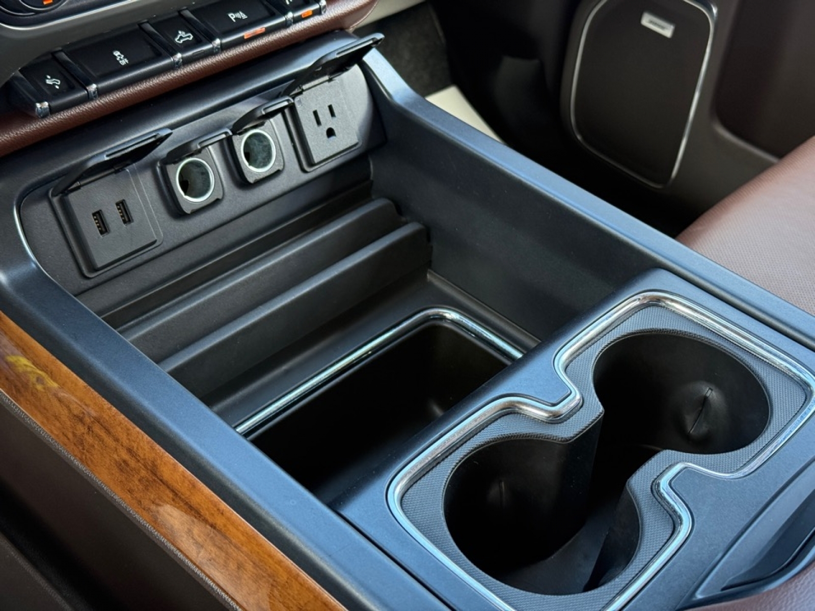 2016 Chevrolet Silverado 1500 High Country, 39493, Photo