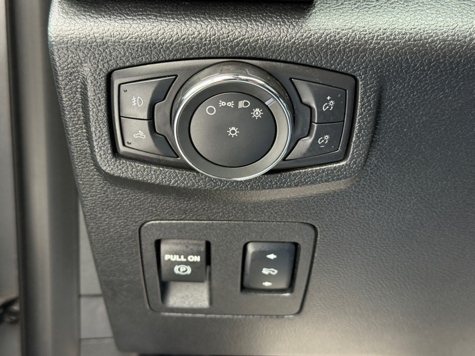 2016 Ford F-150 XLT, 38446Y, Photo