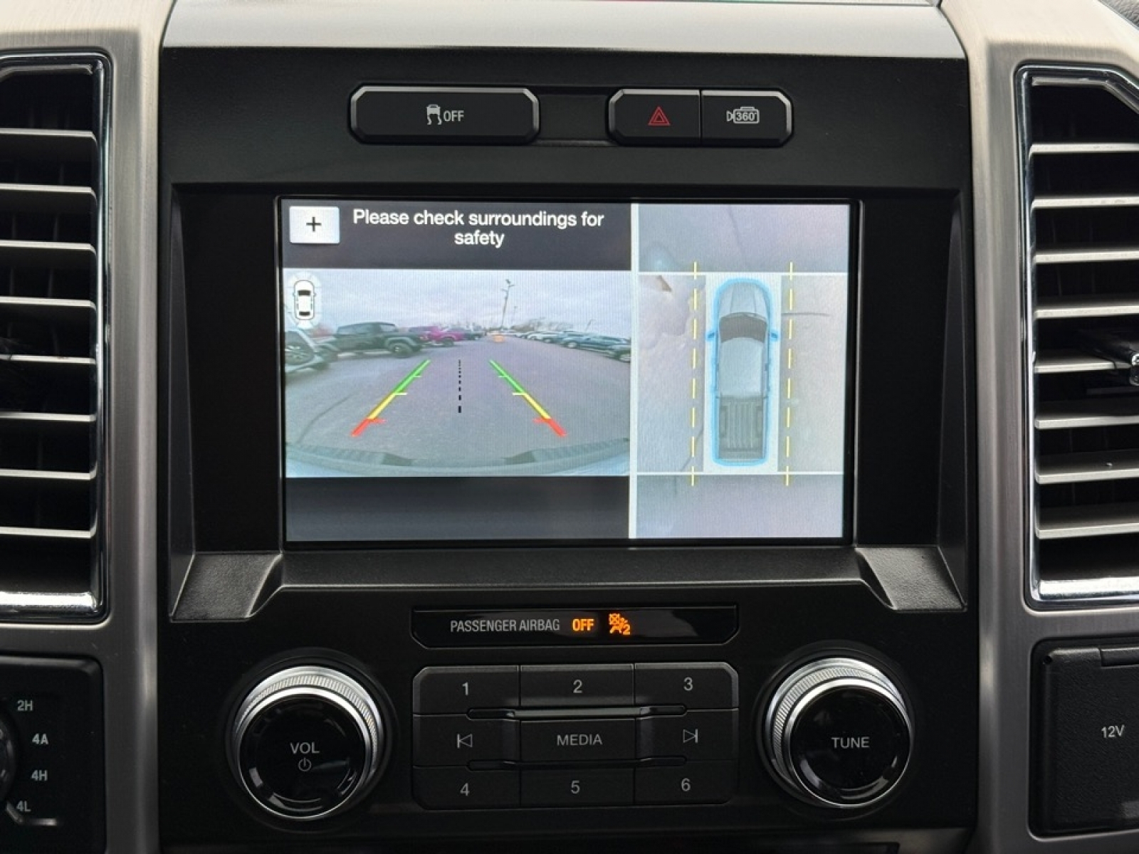 2016 Ford F-150 Platinum, 39062, Photo