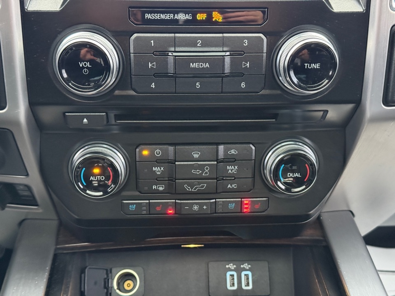 2016 Ford F-150 Platinum, 39062, Photo