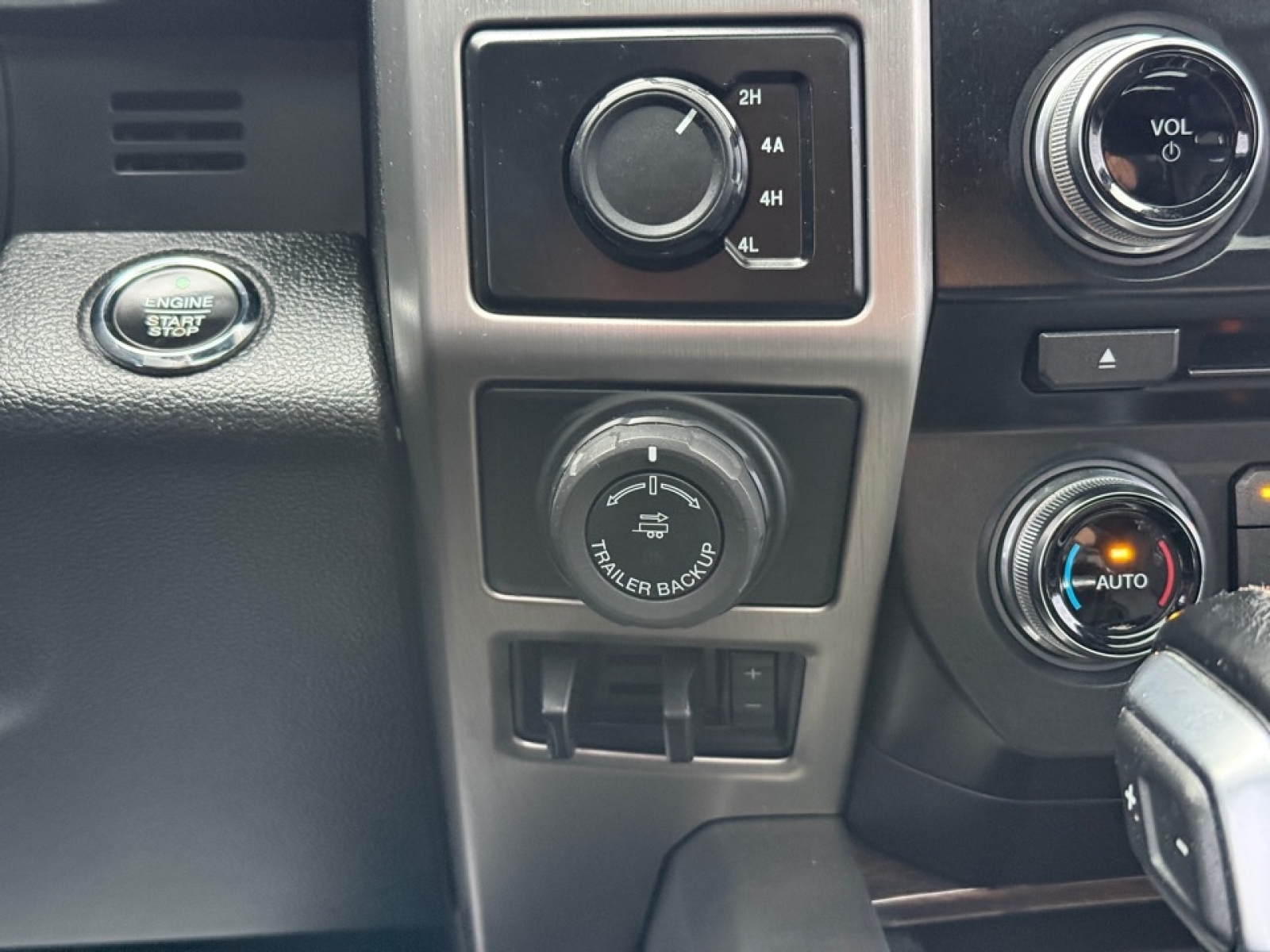 2016 Ford F-150 Platinum, 39062, Photo