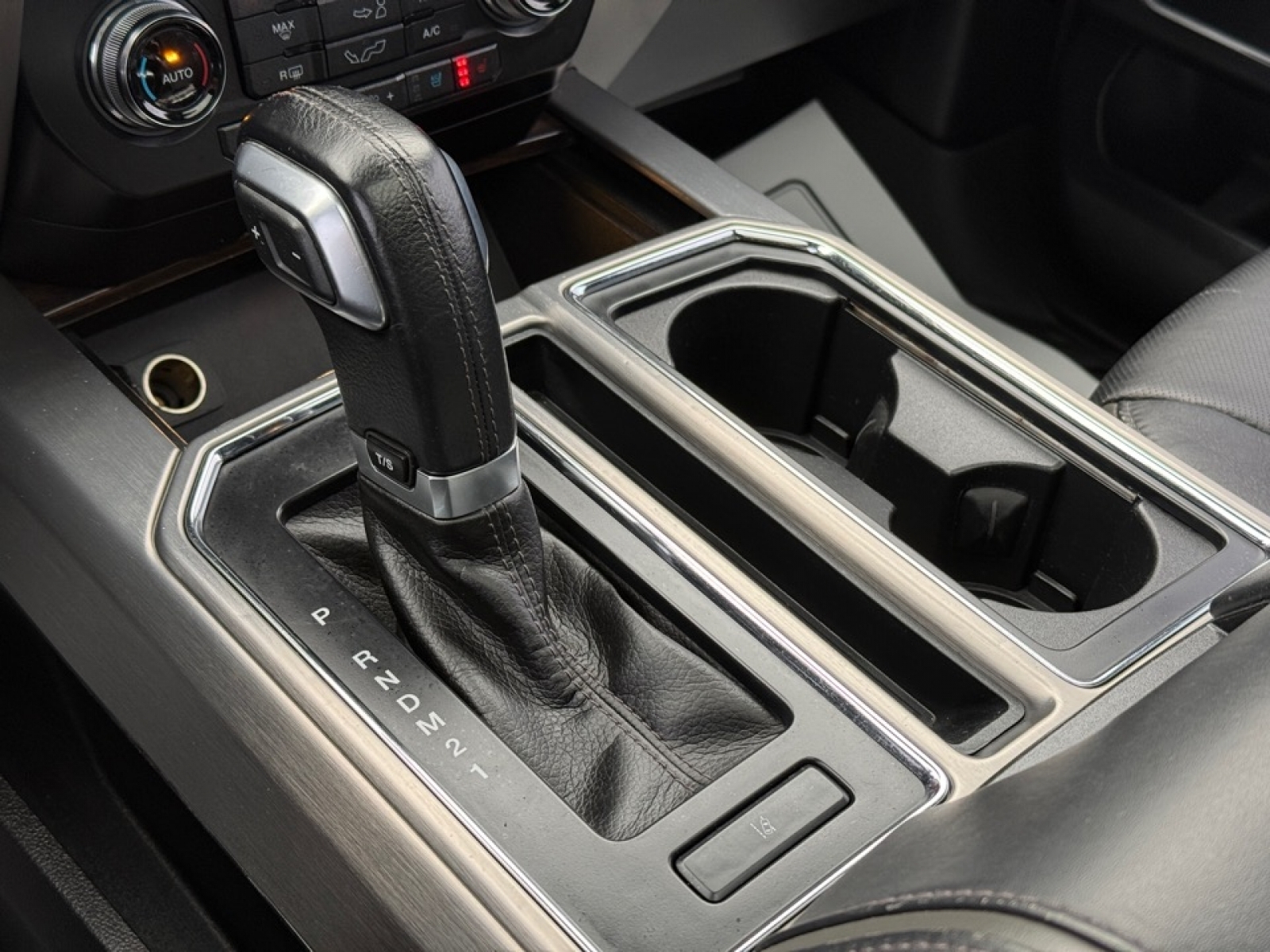 2016 Ford F-150 Platinum, 39062, Photo