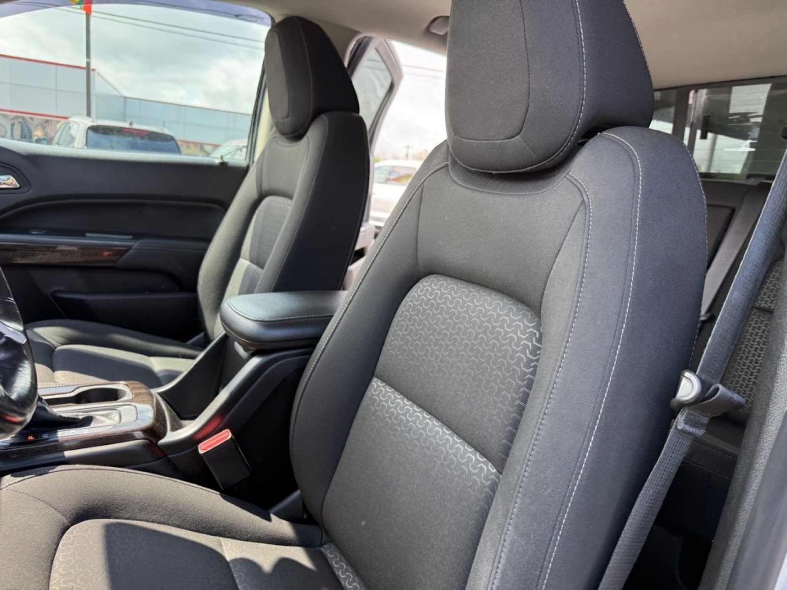 2016 GMC Canyon SLE, 39826, Photo
