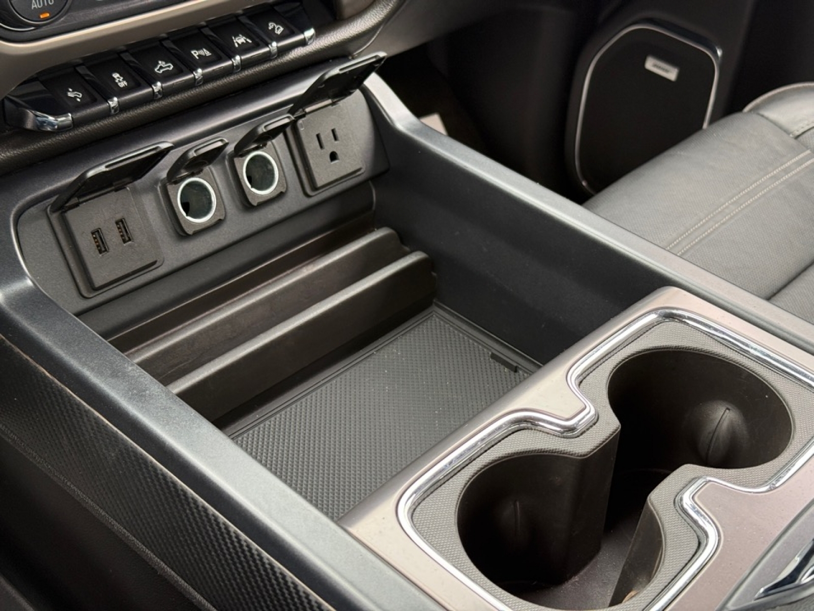 2016 GMC Sierra 1500 Denali, 38567X, Photo