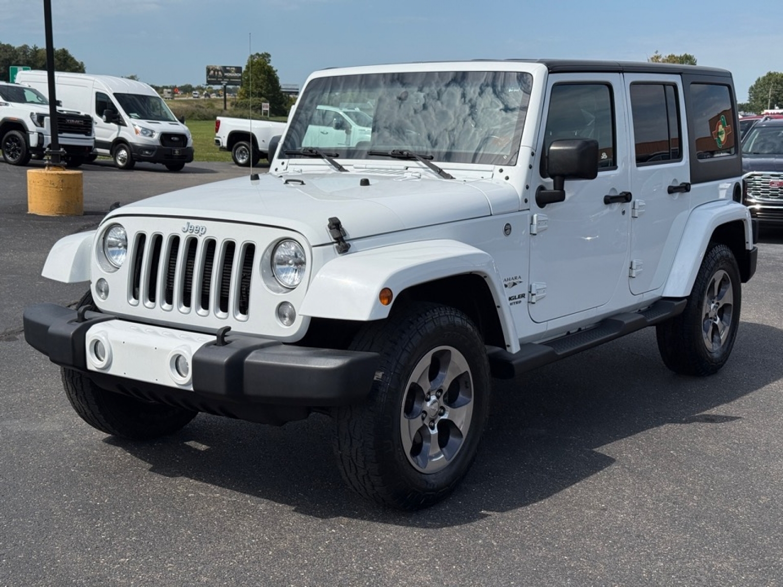 2016 Jeep Wrangler Unlimited Sahara photo 4