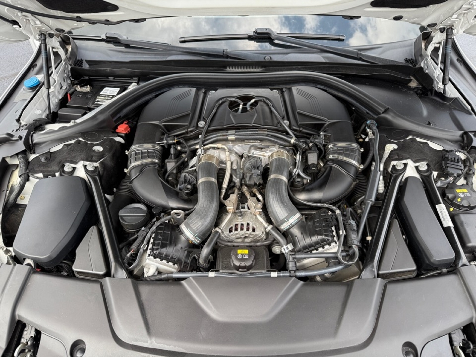 2017 BMW 750i 750i Sedan, 37900, Photo