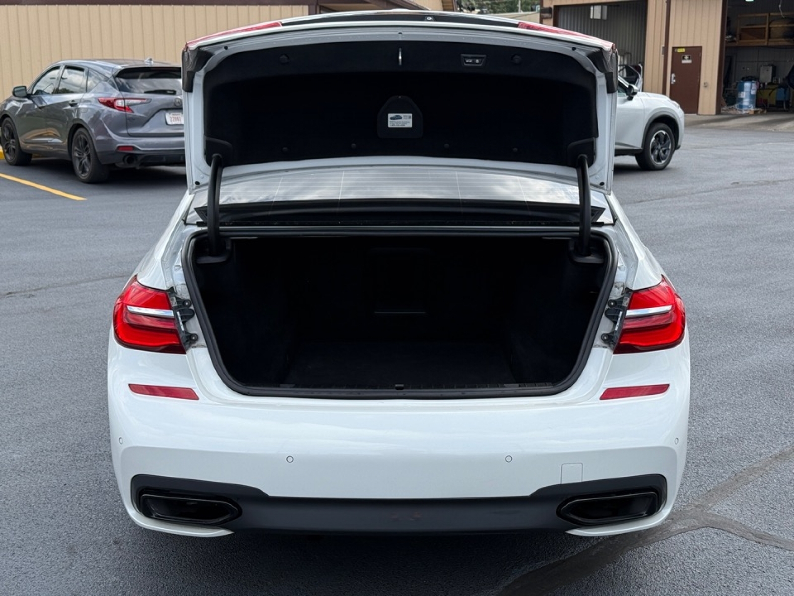 2017 BMW 750i 750i Sedan, 37900, Photo