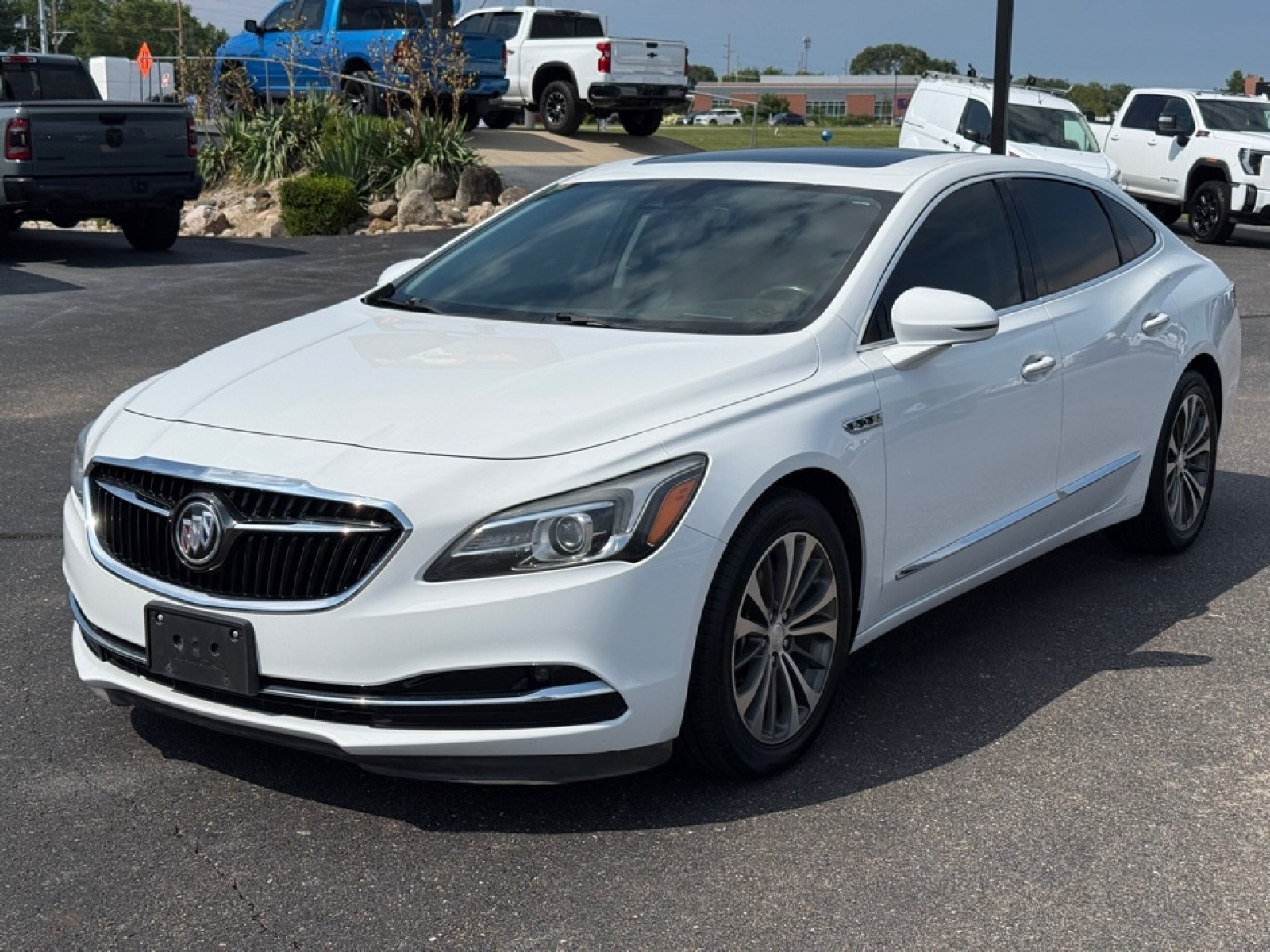 2017 Buick LaCrosse Premium, 38789, Photo